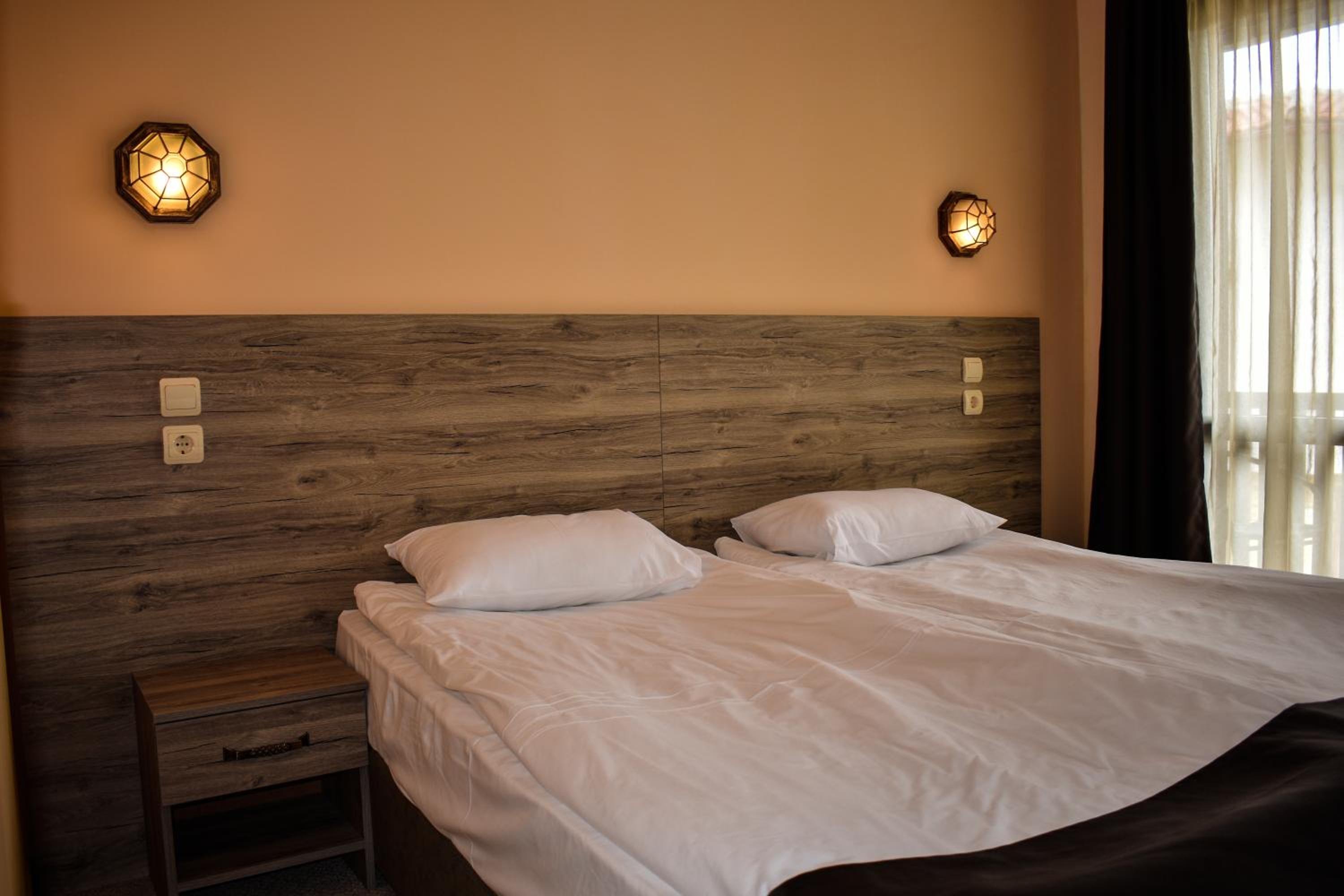 Double Room with Balcony - Photo 1