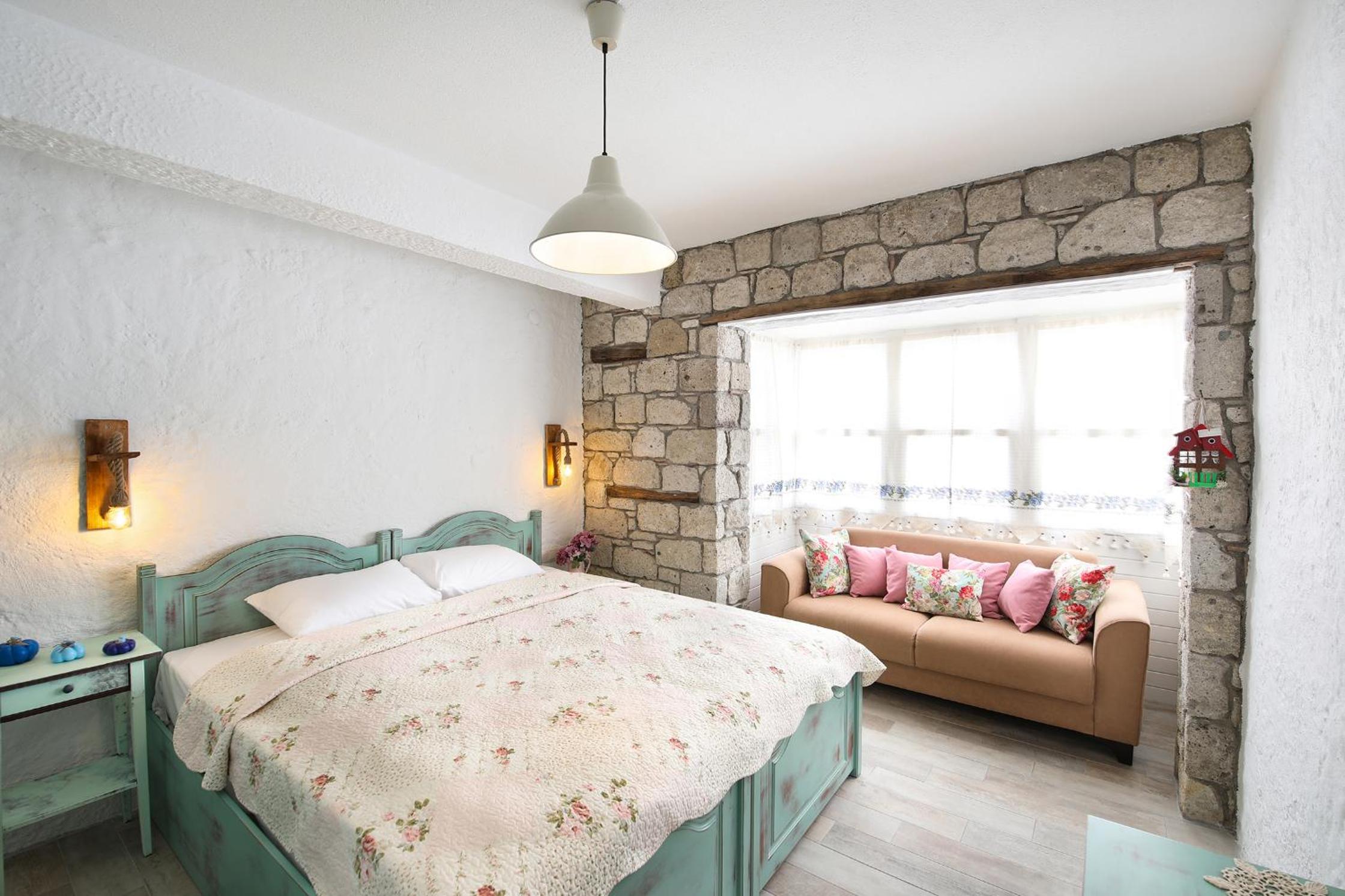 Deluxe Double Room (2 Adults + 1 Child) - Photo 3