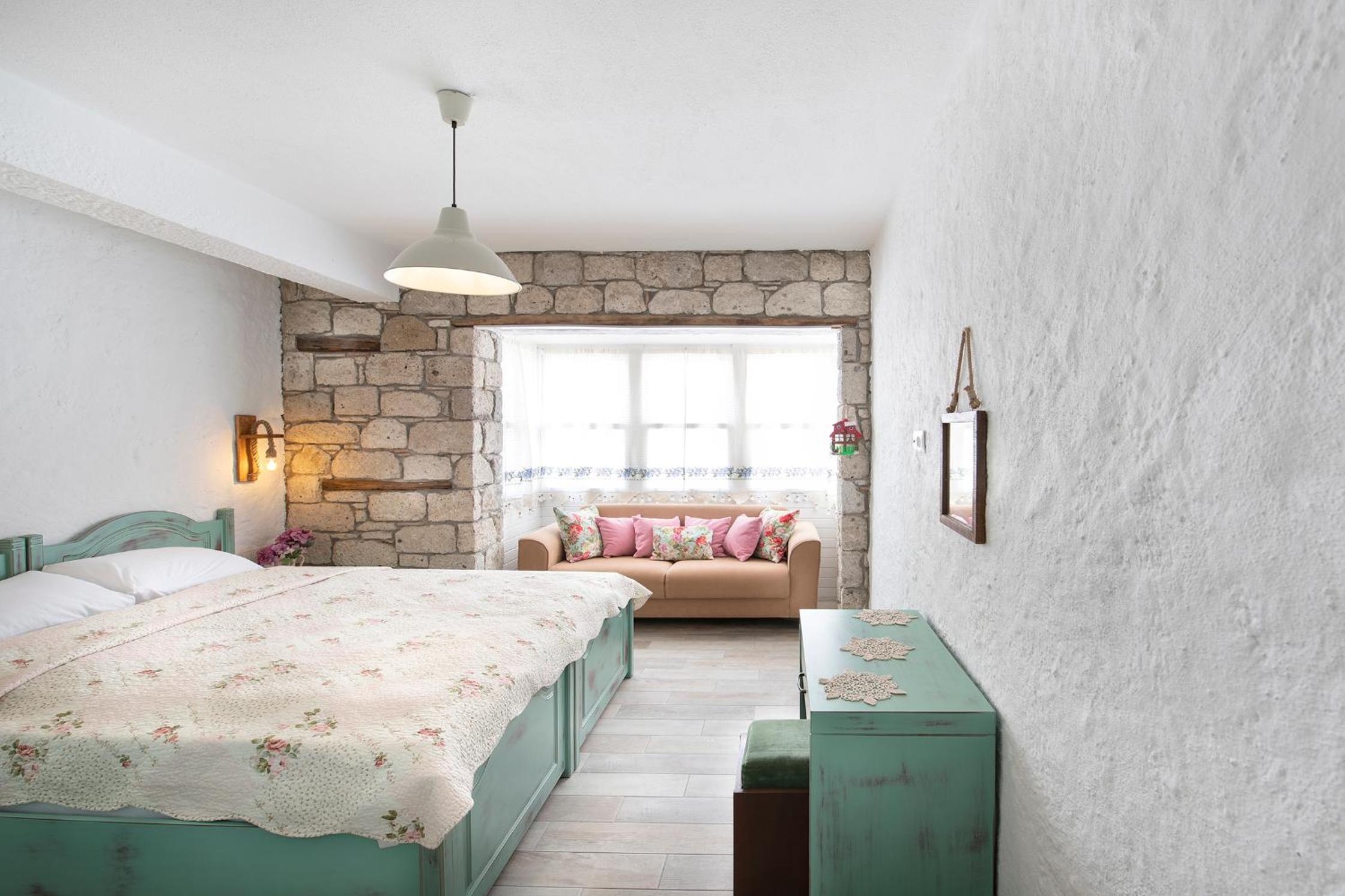 Deluxe Double Room (2 Adults + 1 Child) - Photo 4