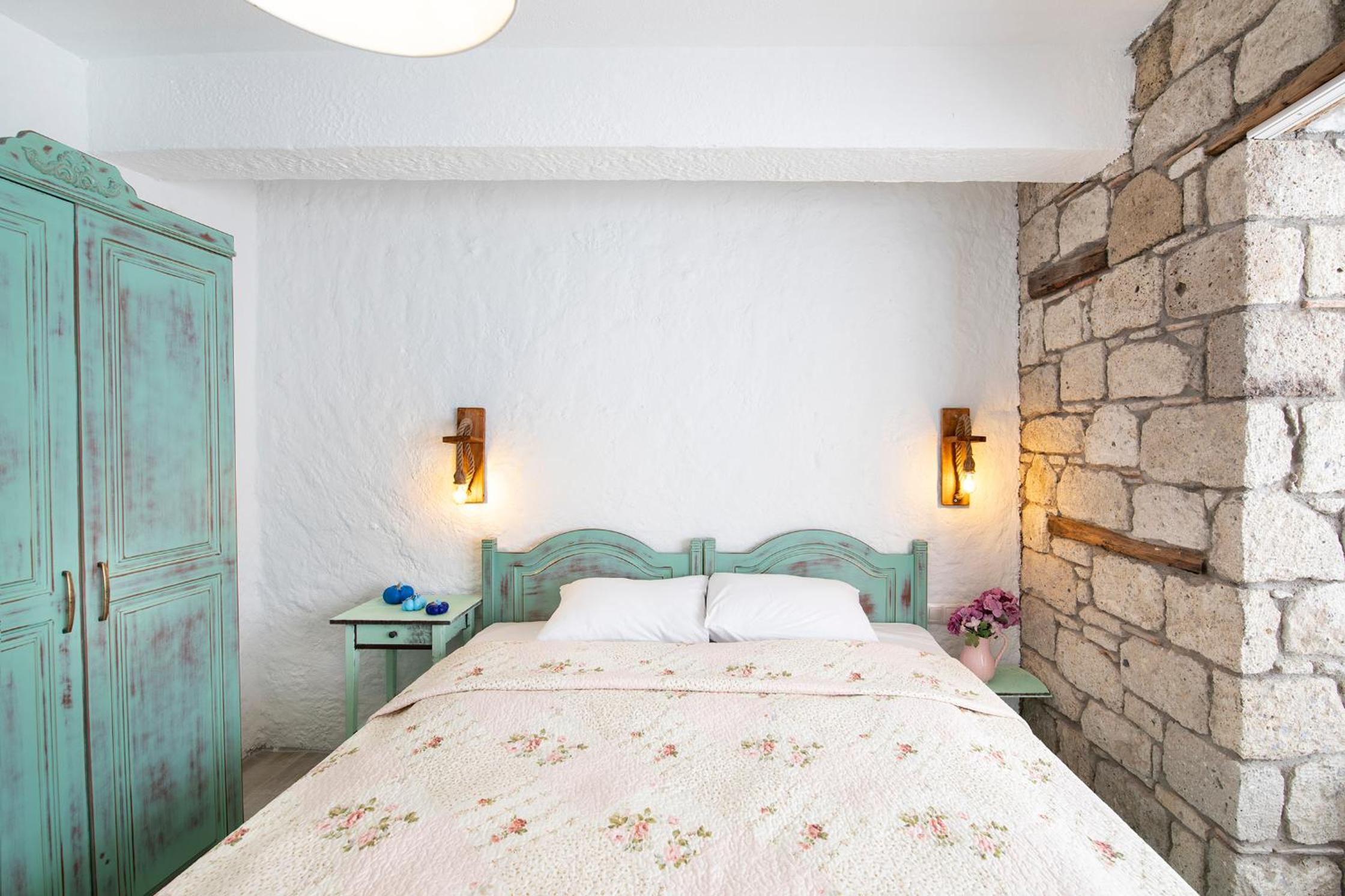 Deluxe Double Room (2 Adults + 1 Child) - Photo 5