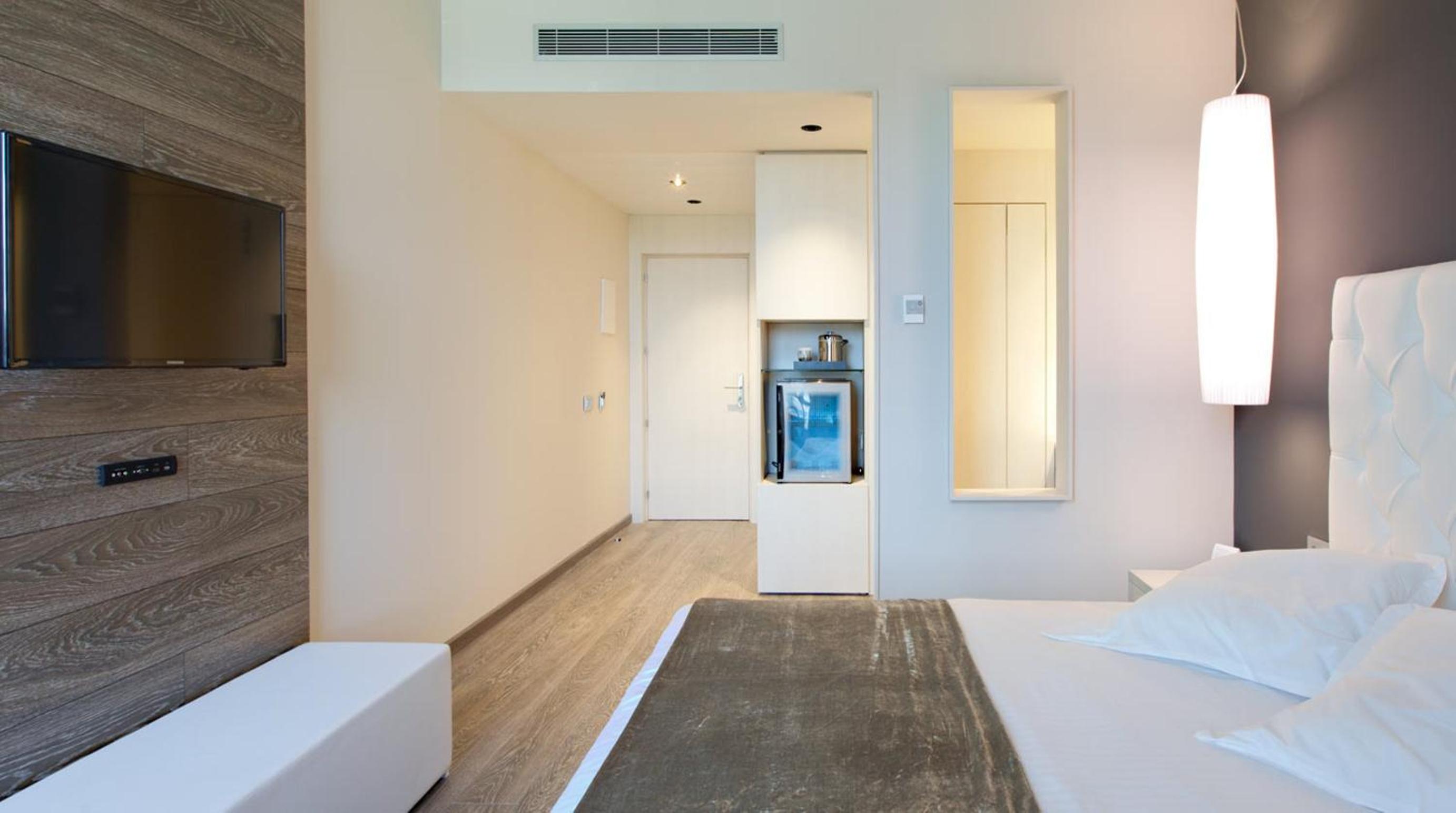 Double Room thumbnail 5