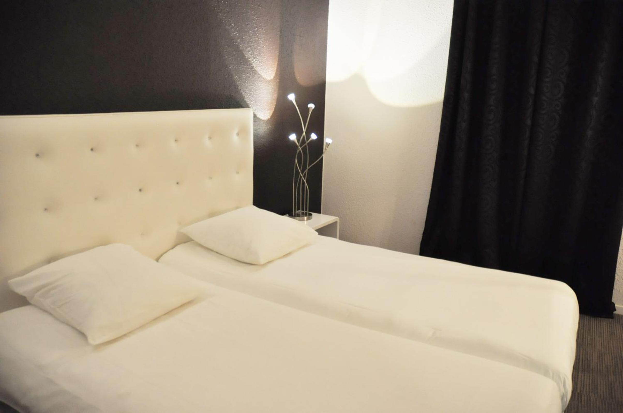 Twin Room - Photo 1