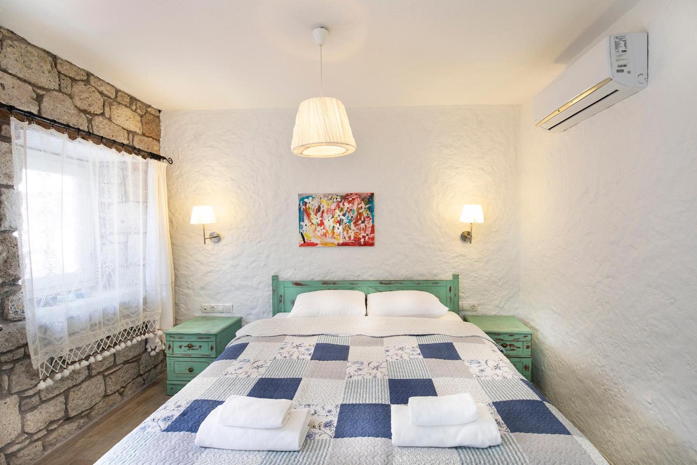 Standard Double Room - Photo 13
