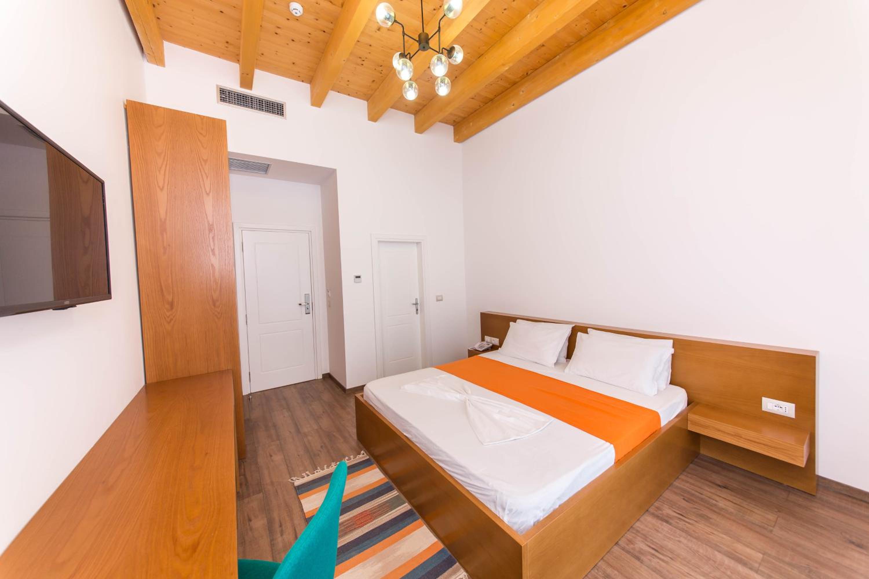 Deluxe Family Room with Balcony and Sea View photo 2