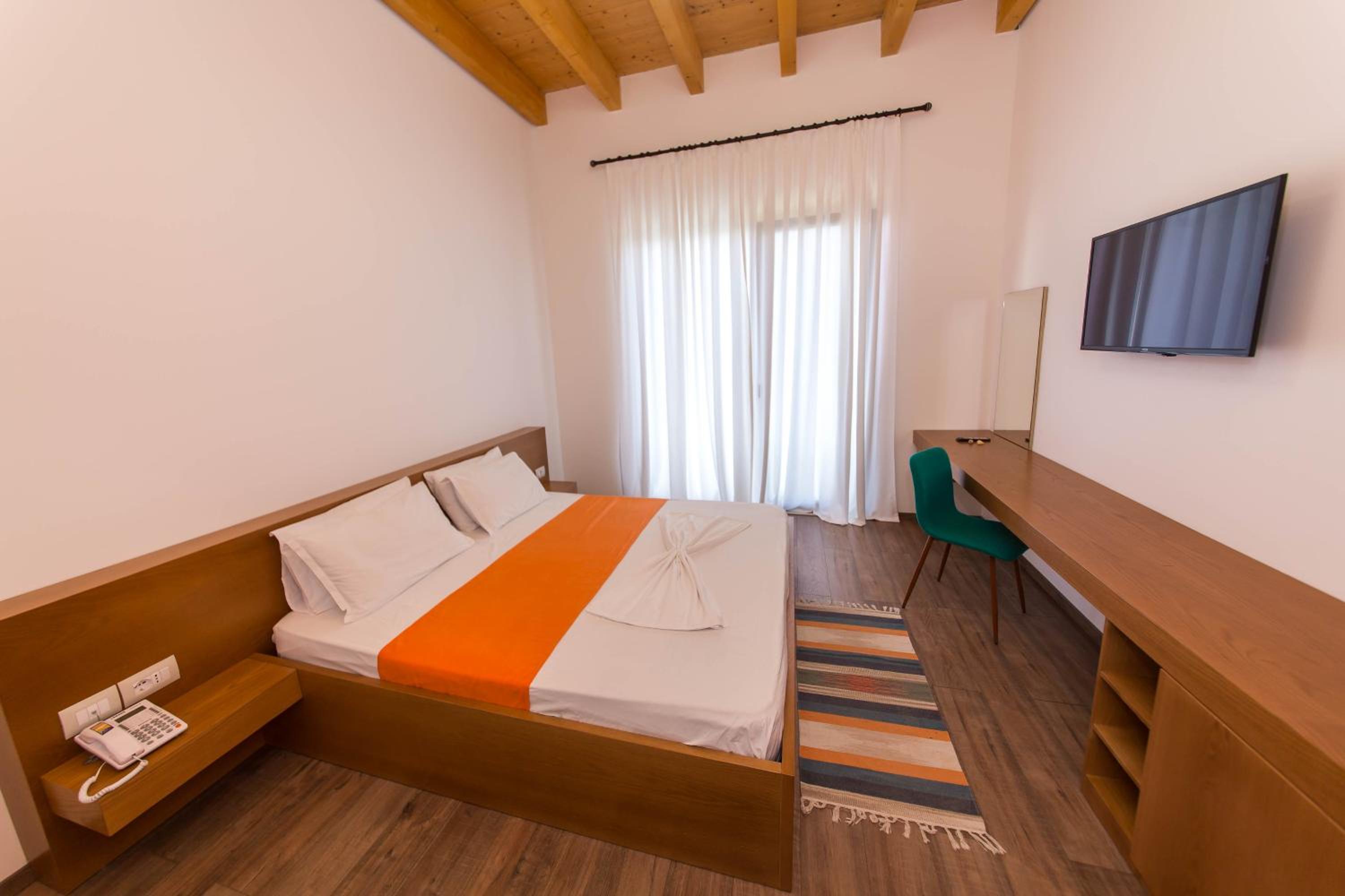 Deluxe Double Room with Balcony and Sea View photo 2