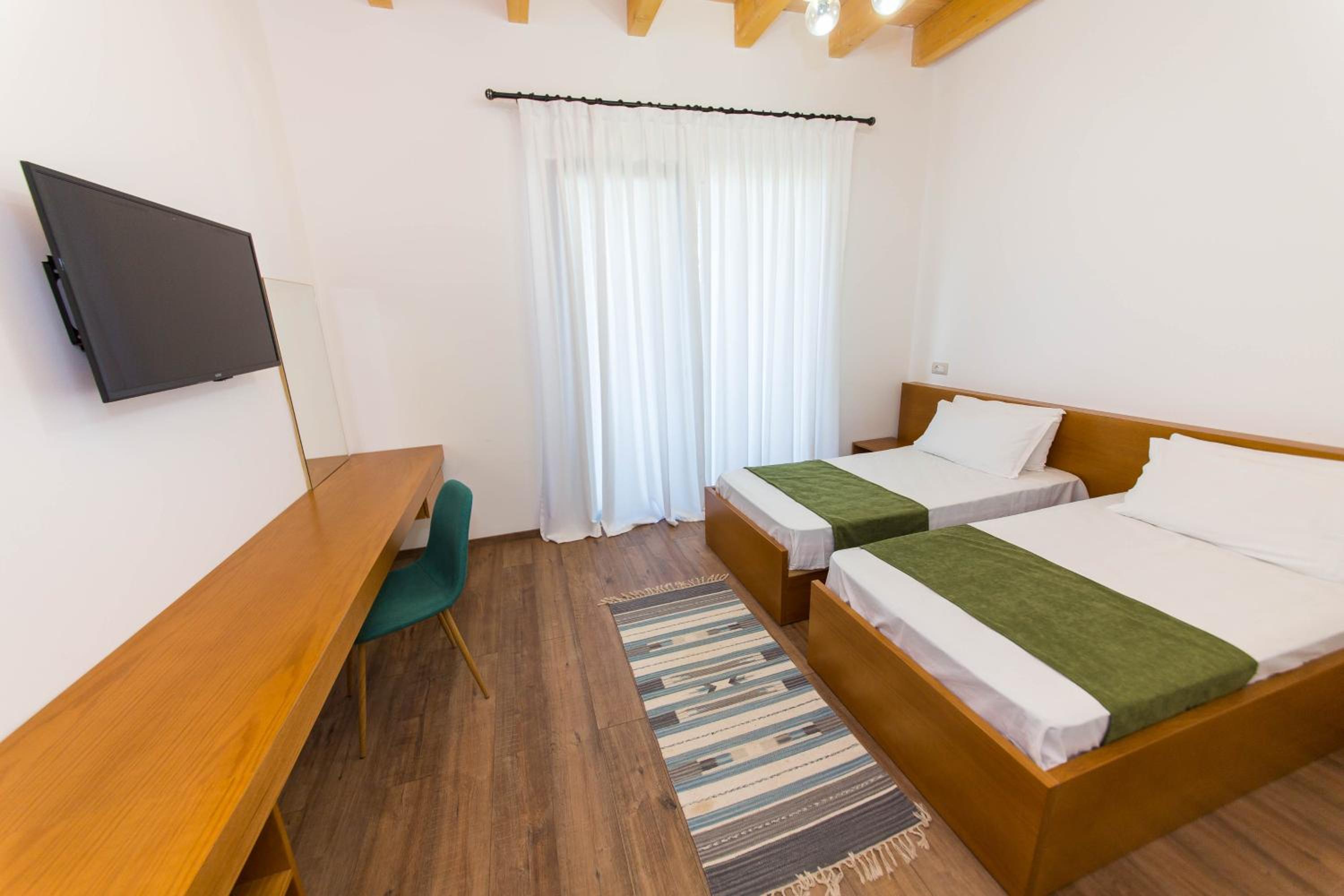 Deluxe Double or Twin Room with Balcony and Sea View photo 3