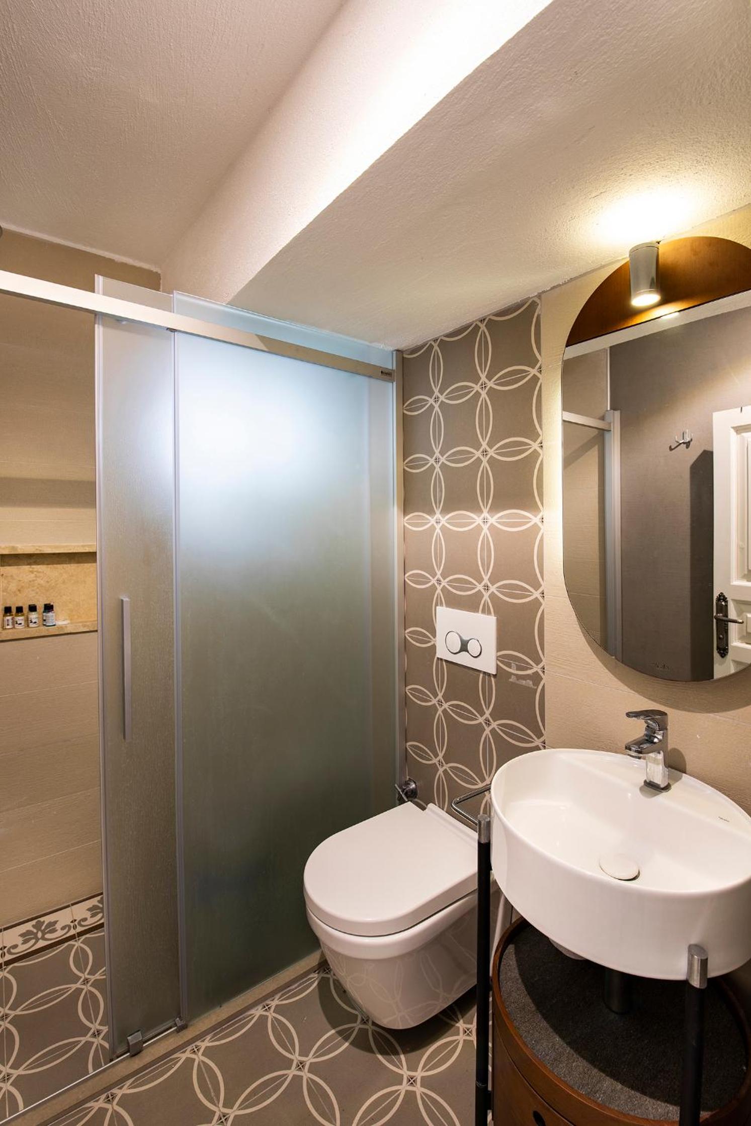 Standard Double Room - Photo 8