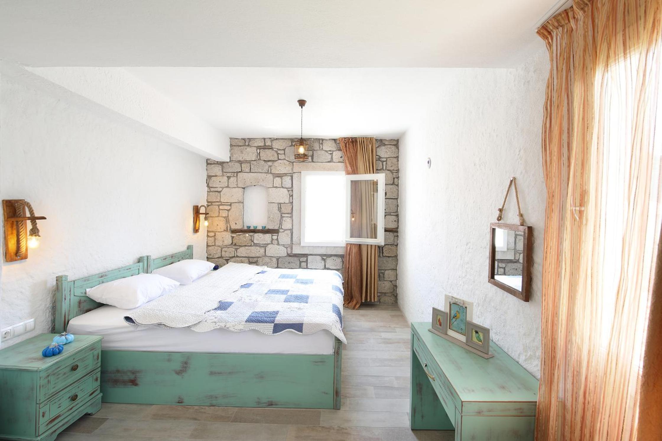 Standard Double Room - Photo 11