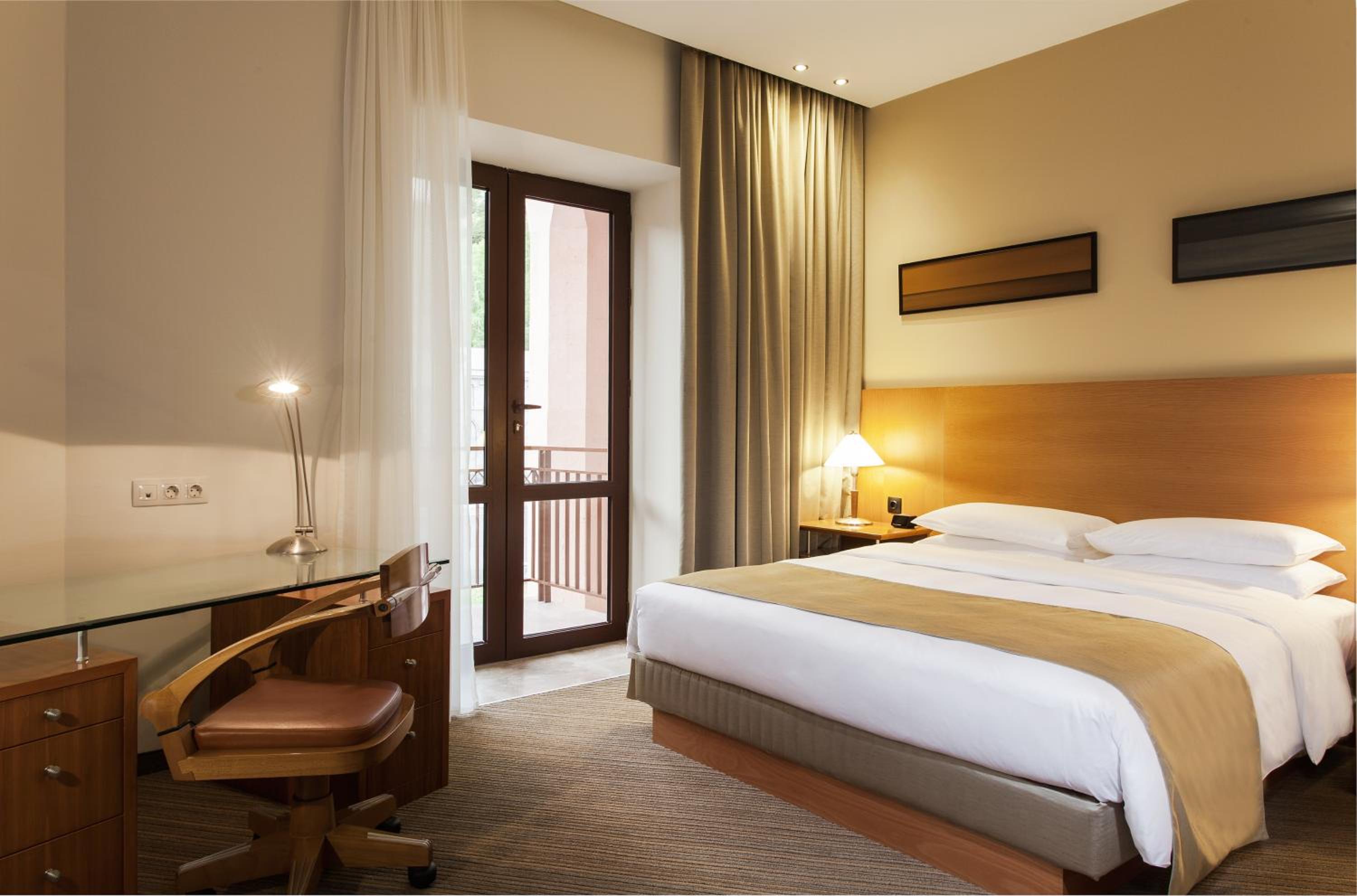 King Room with Balcony photo 1