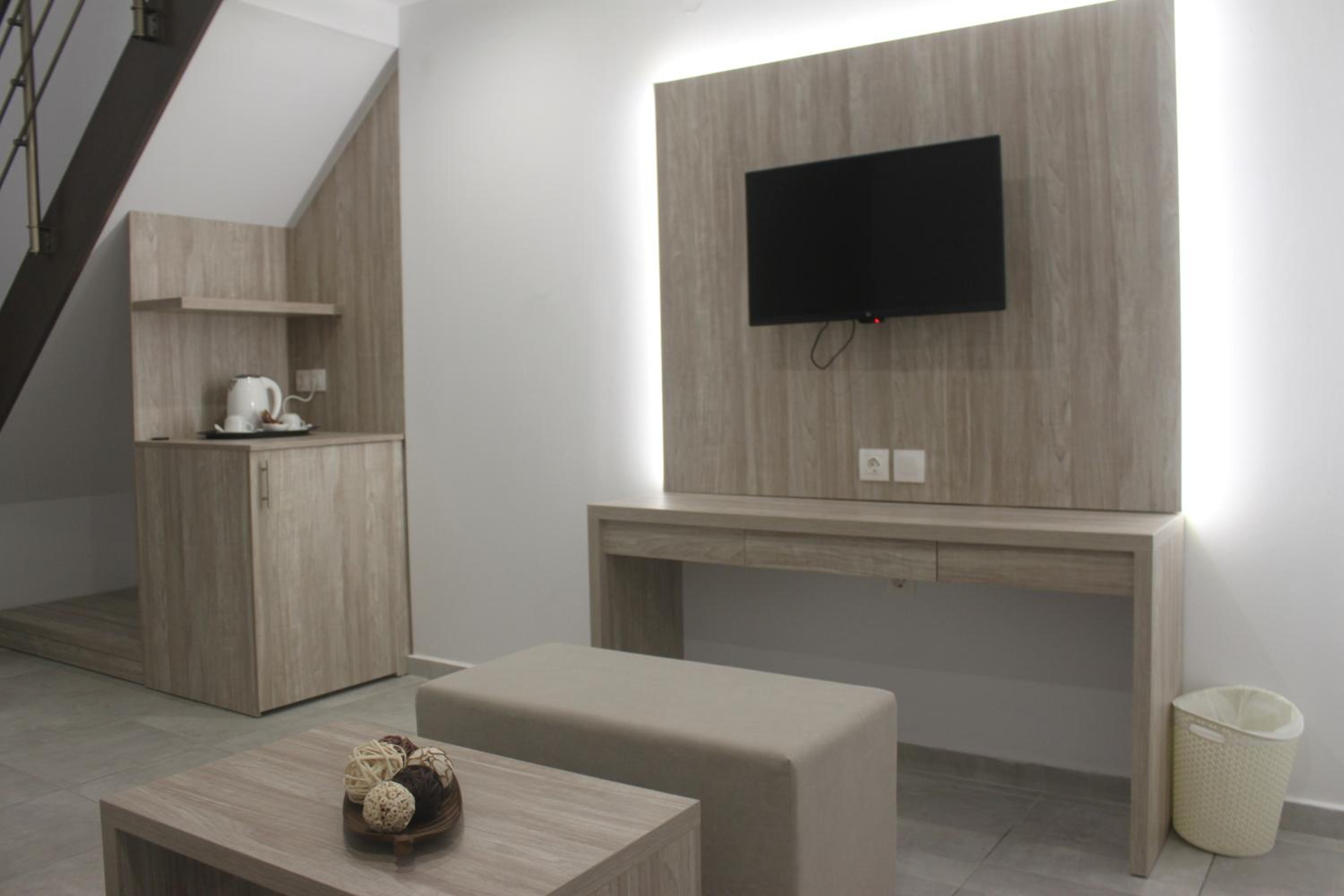 Deluxe Double Room (2 Adults + 1 Child) photo 3