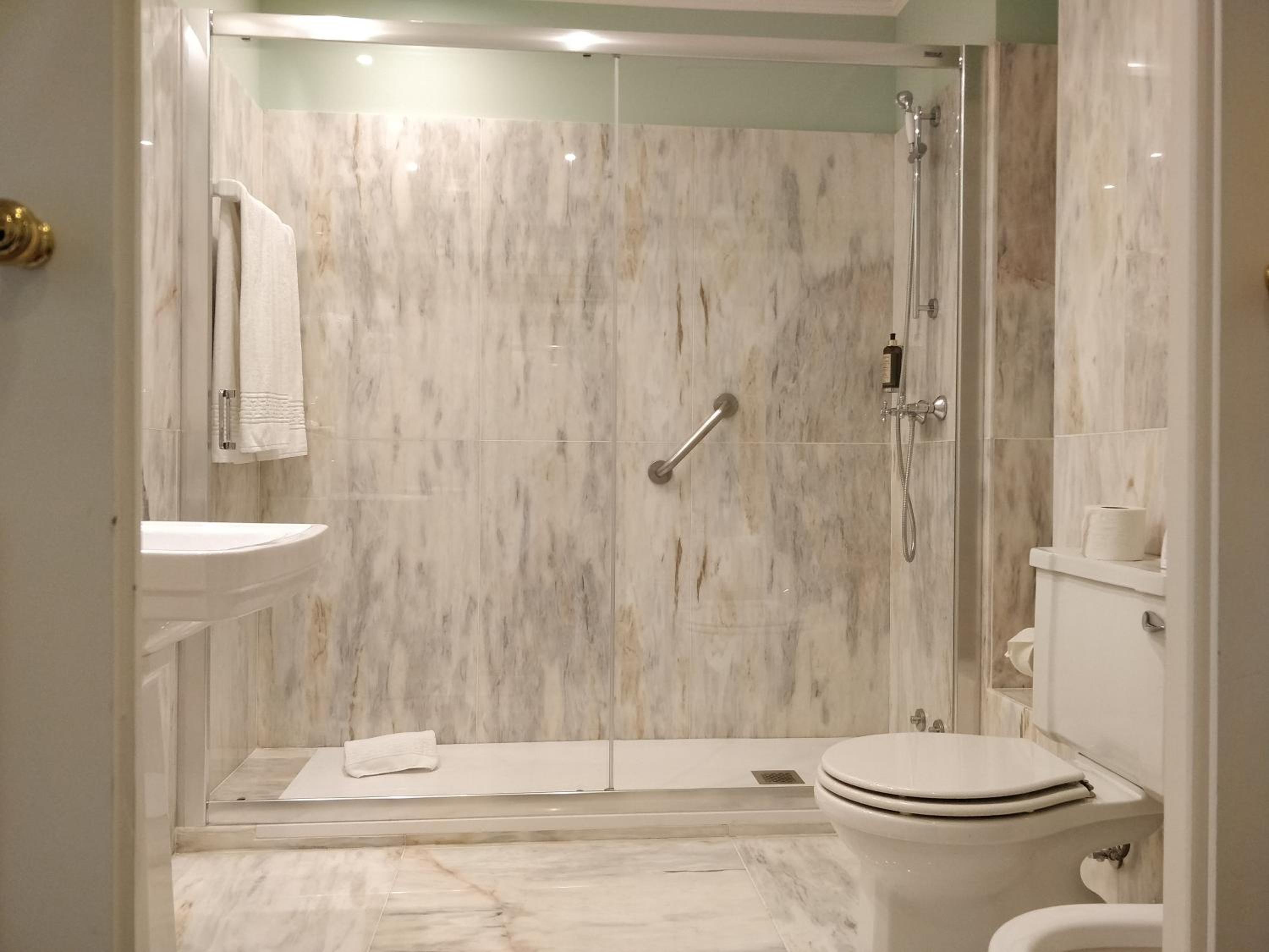 Classic Triple Room thumbnail 6