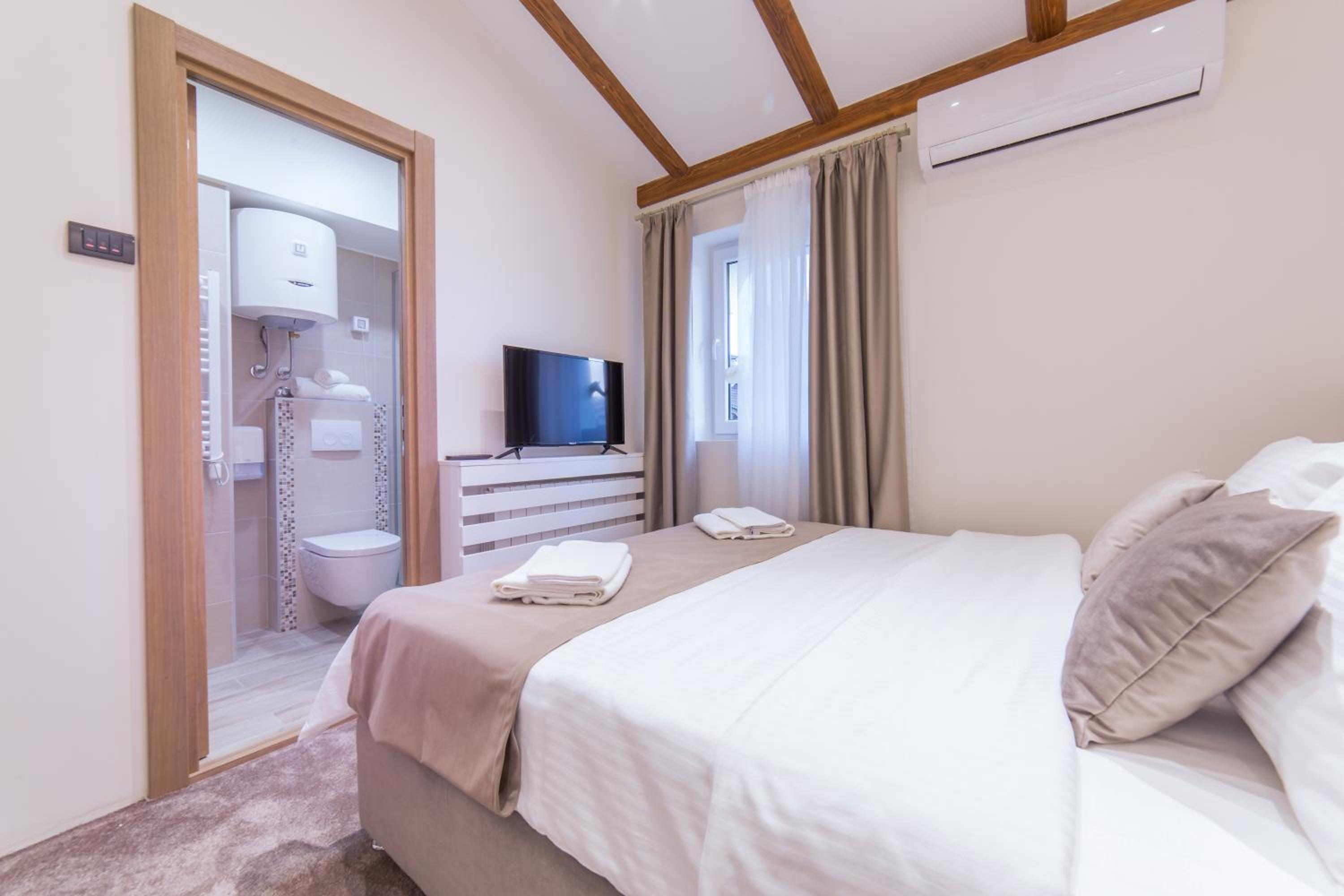 Economy Double Room - Photo 1