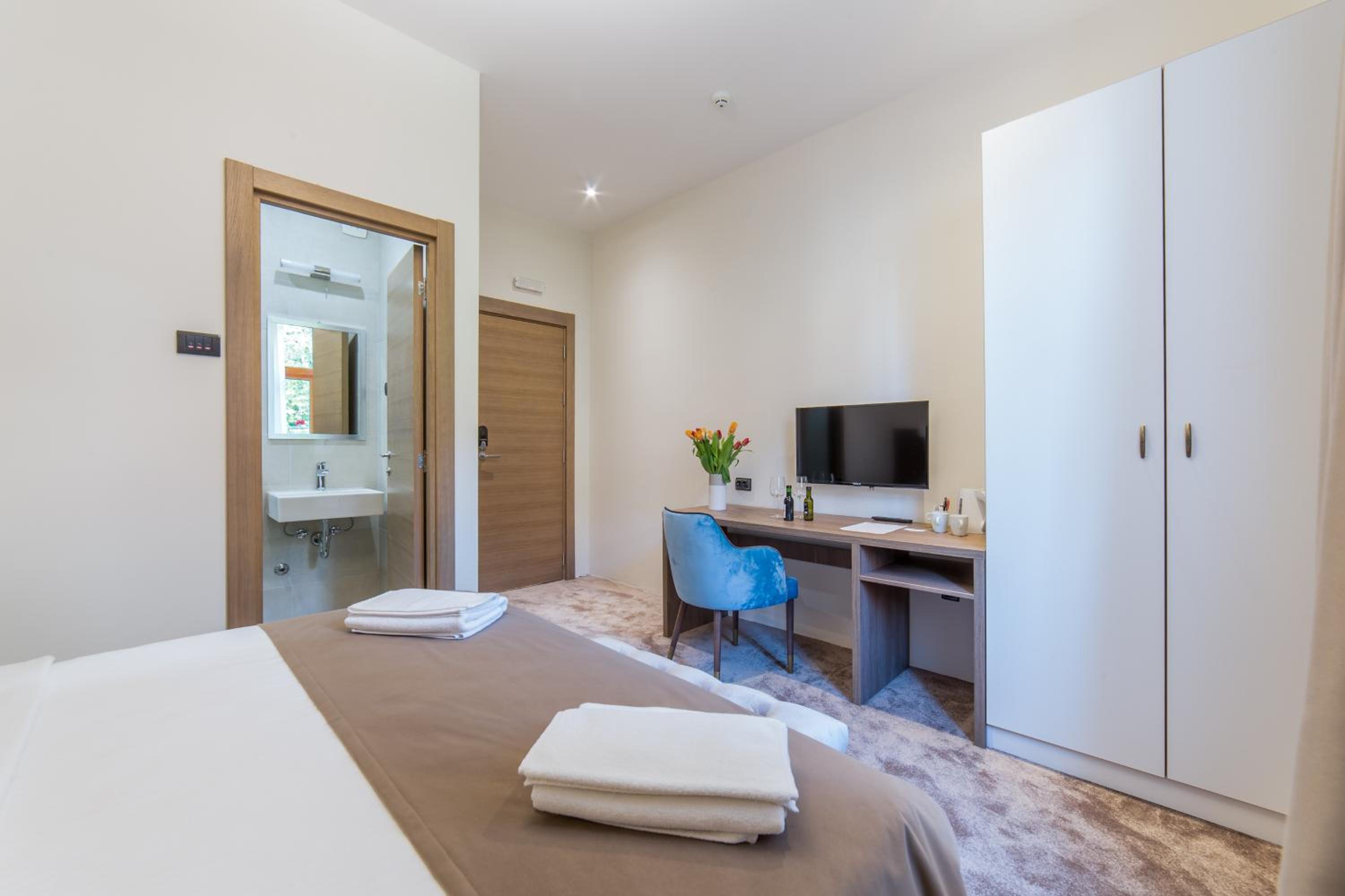 Superior Double Room - Photo 8