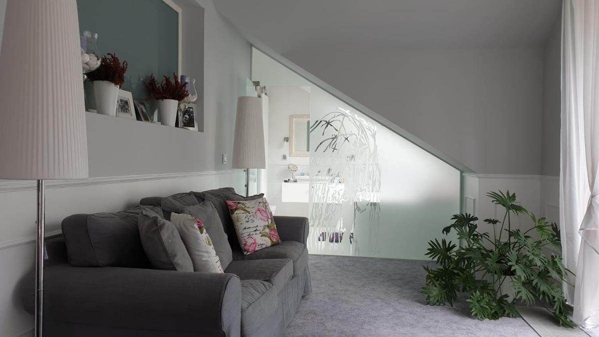 King Room with Balcony - Photo 1