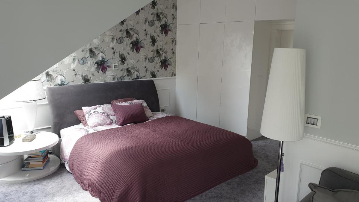 King Room with Balcony - Photo 2