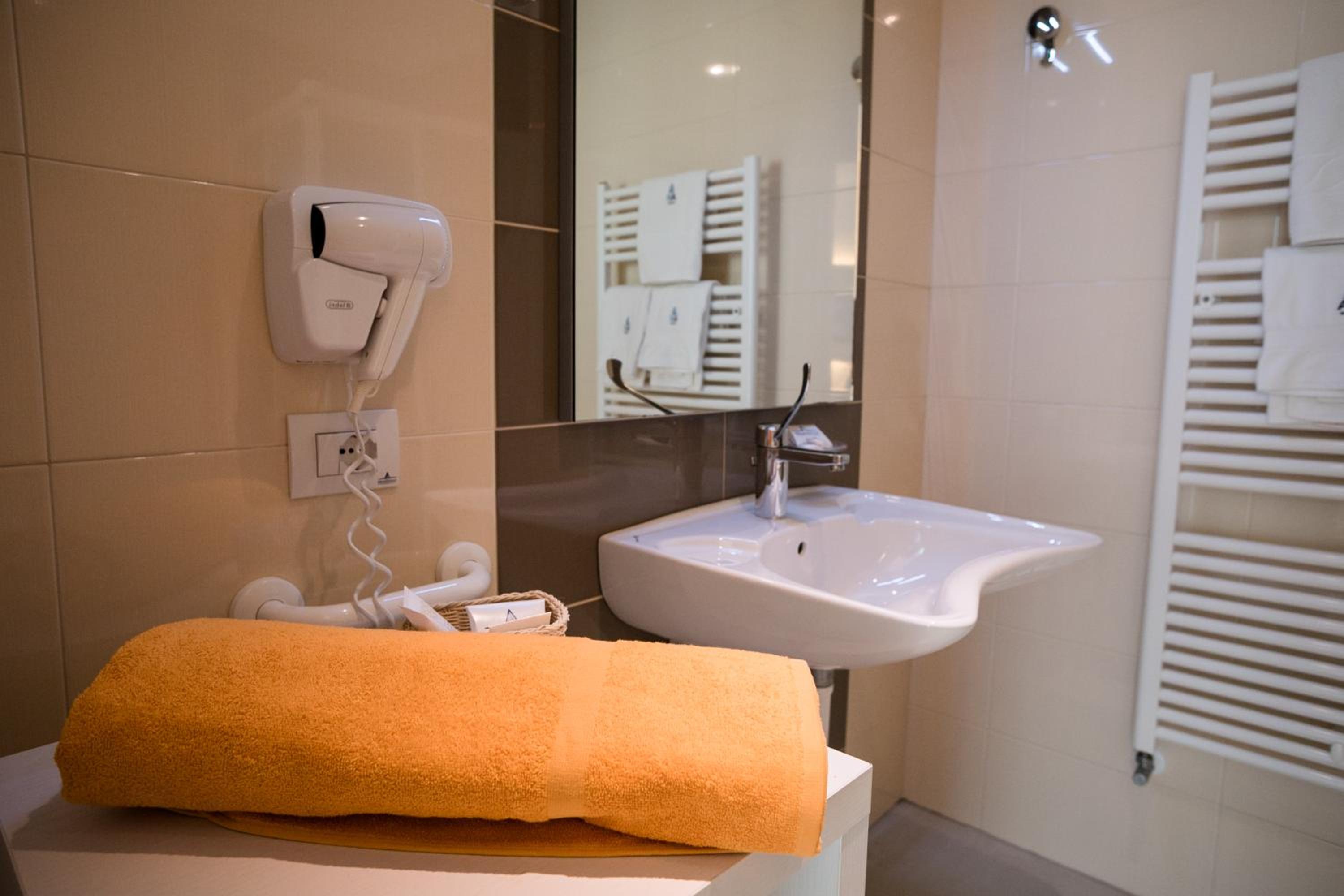 Double or Twin Room photo 3