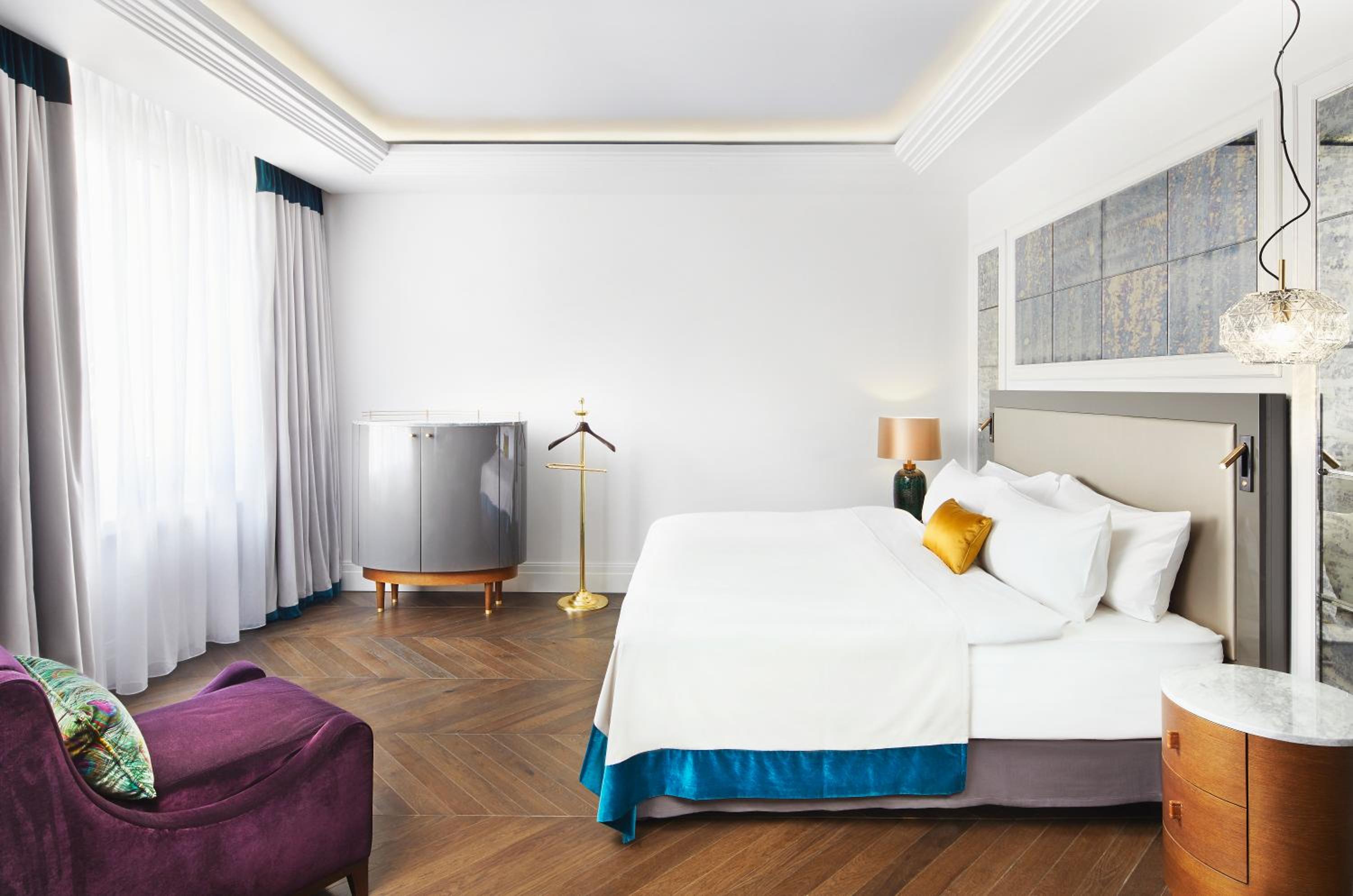 1 Bedroom Junior Suite, 1 King bed, City view - Photo 4