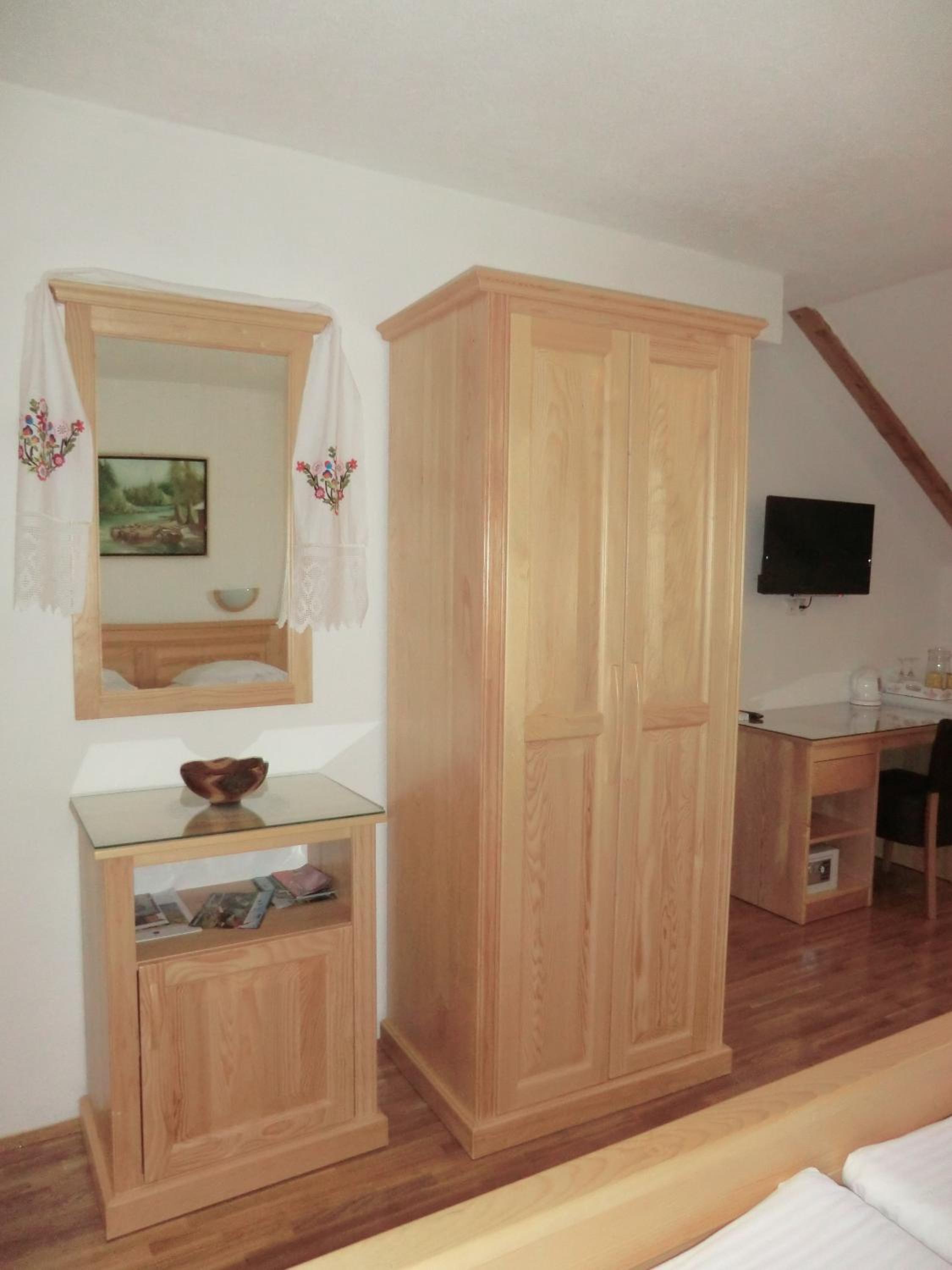 Deluxe Double Room with Extra Bed - Photo 1