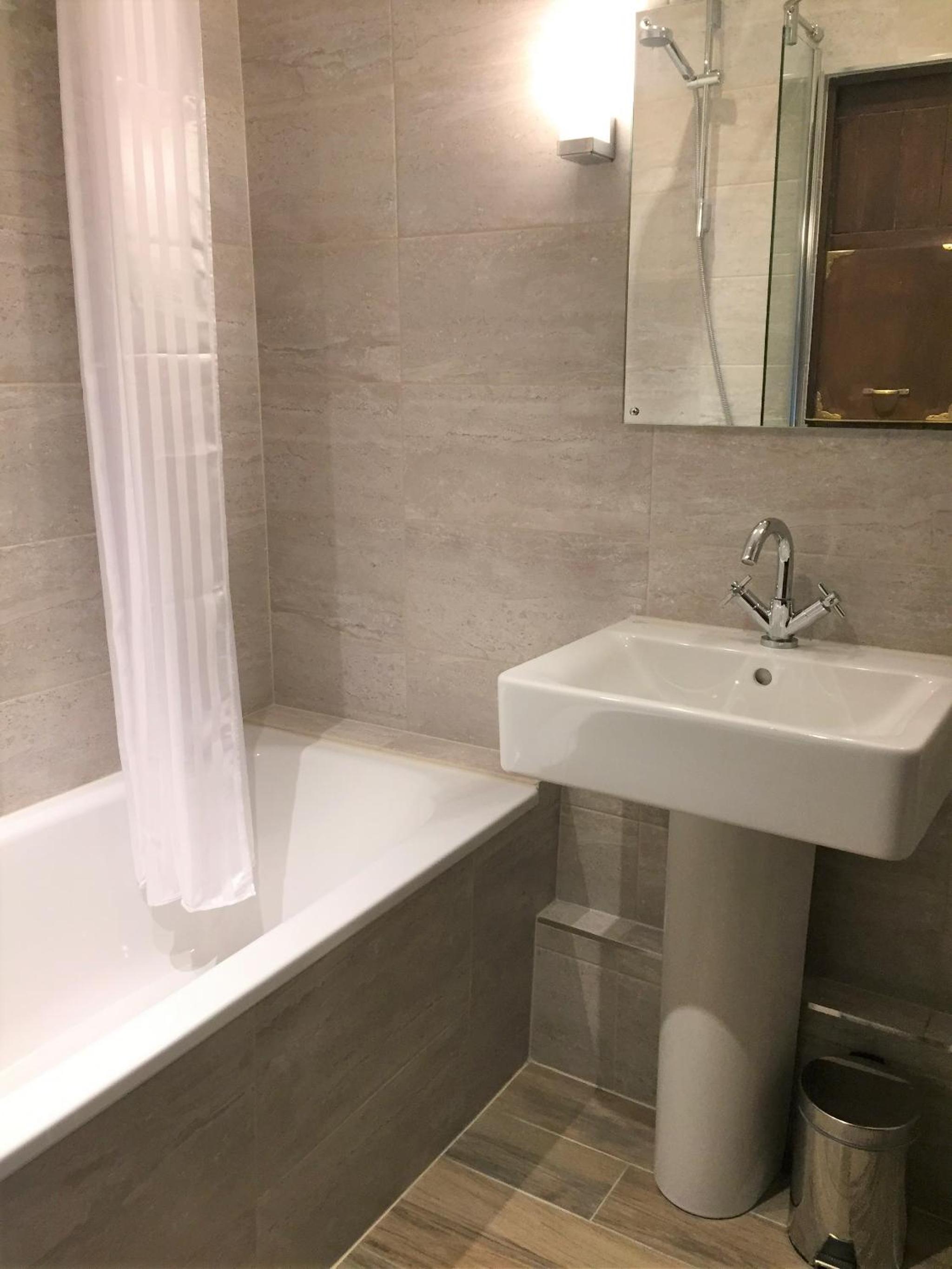 Standard Double Room - Photo 3