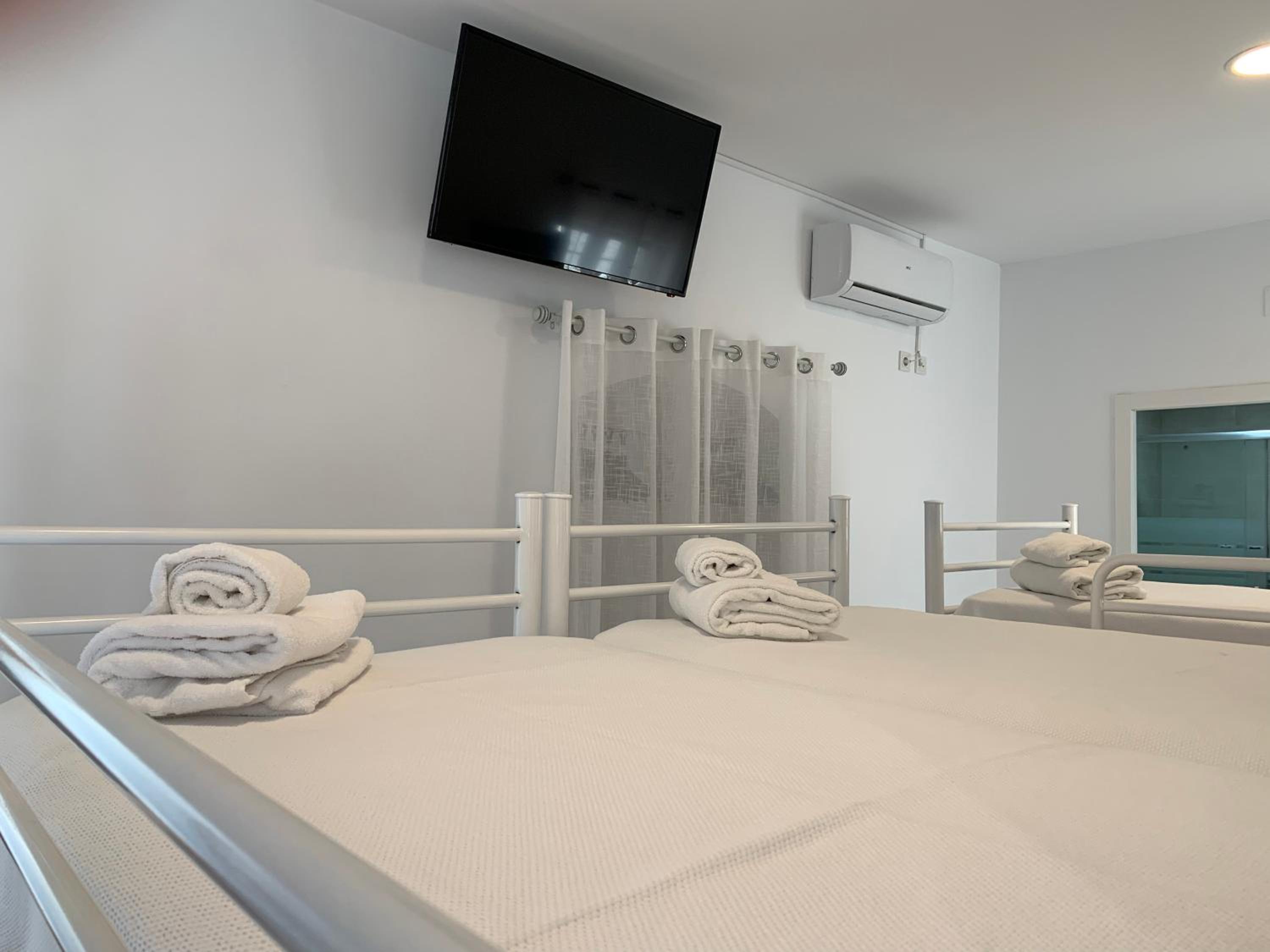 Family Room with Private Bathroom - Photo 10