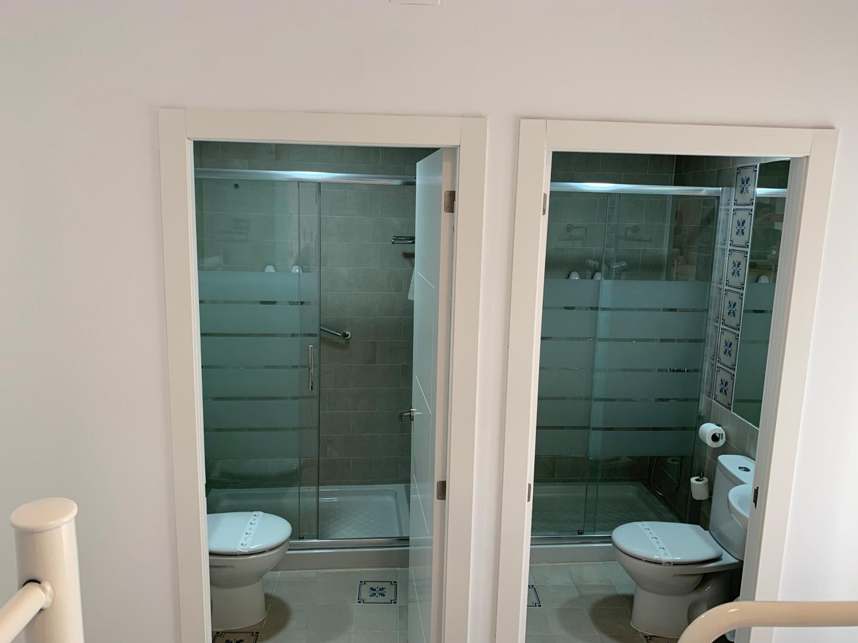 Family Room with Private Bathroom - Photo 8