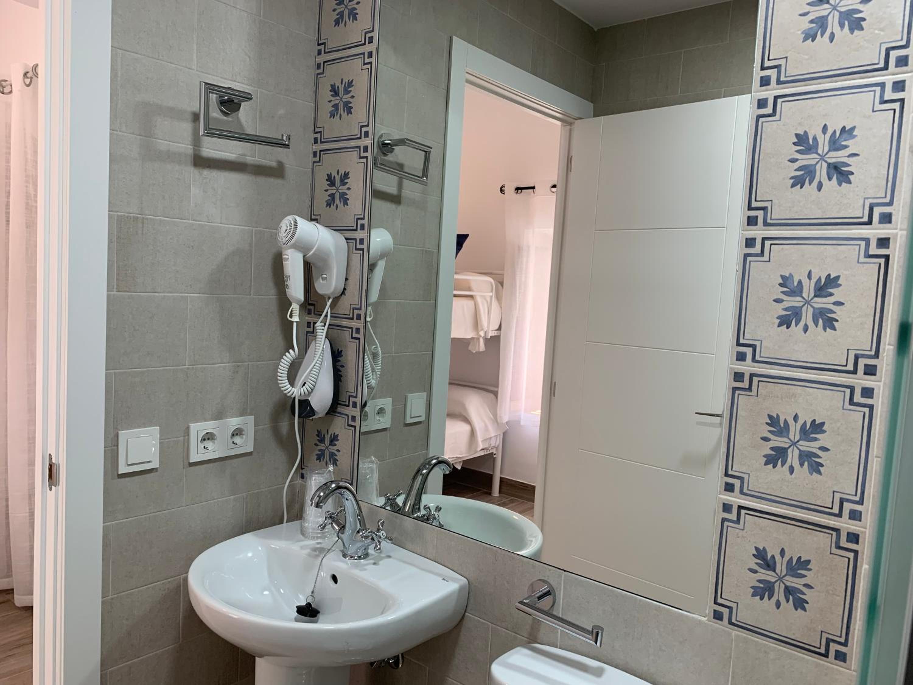 Family Room with Private Bathroom - Photo 15