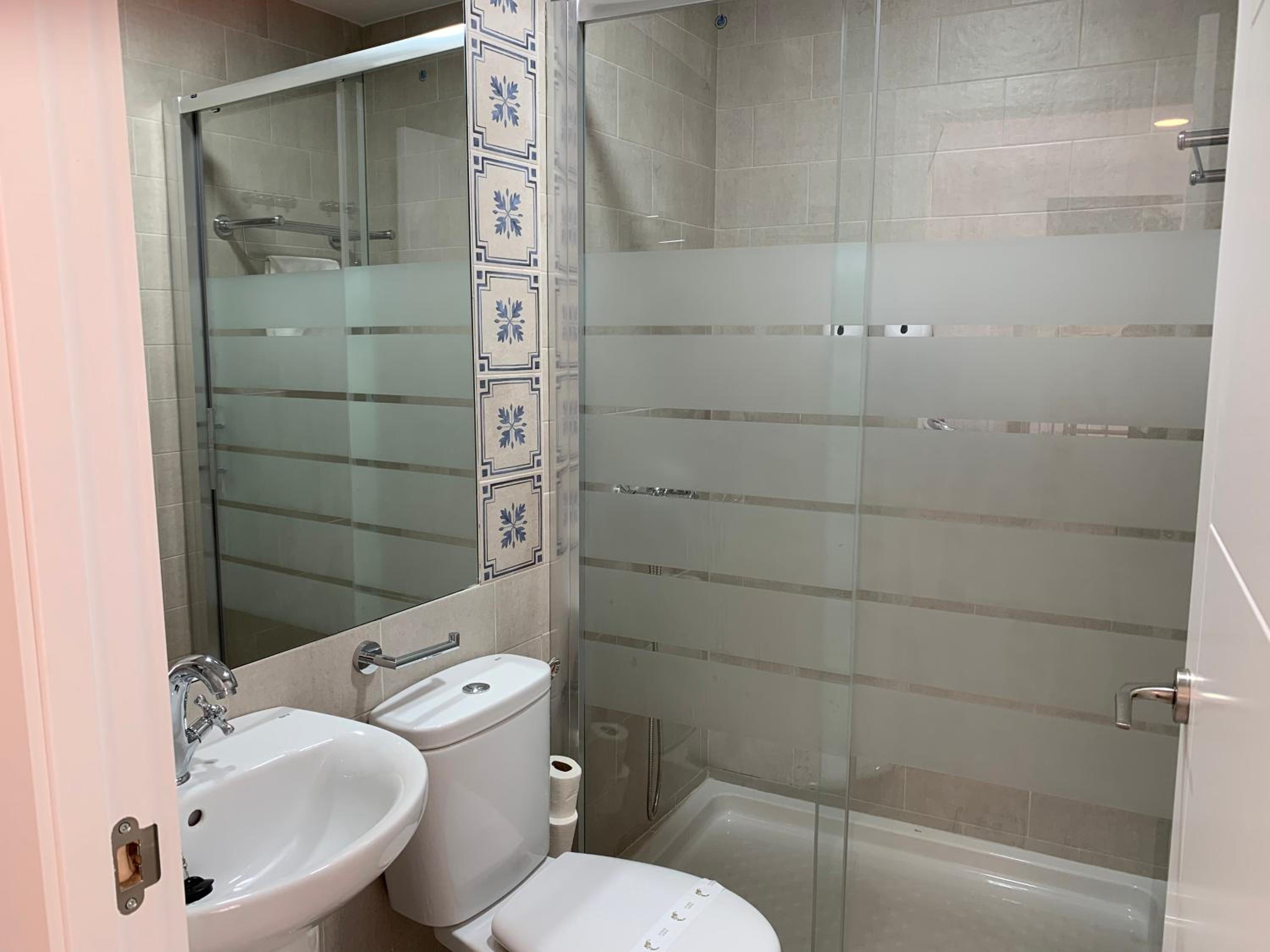 Family Room with Private Bathroom - Photo 17