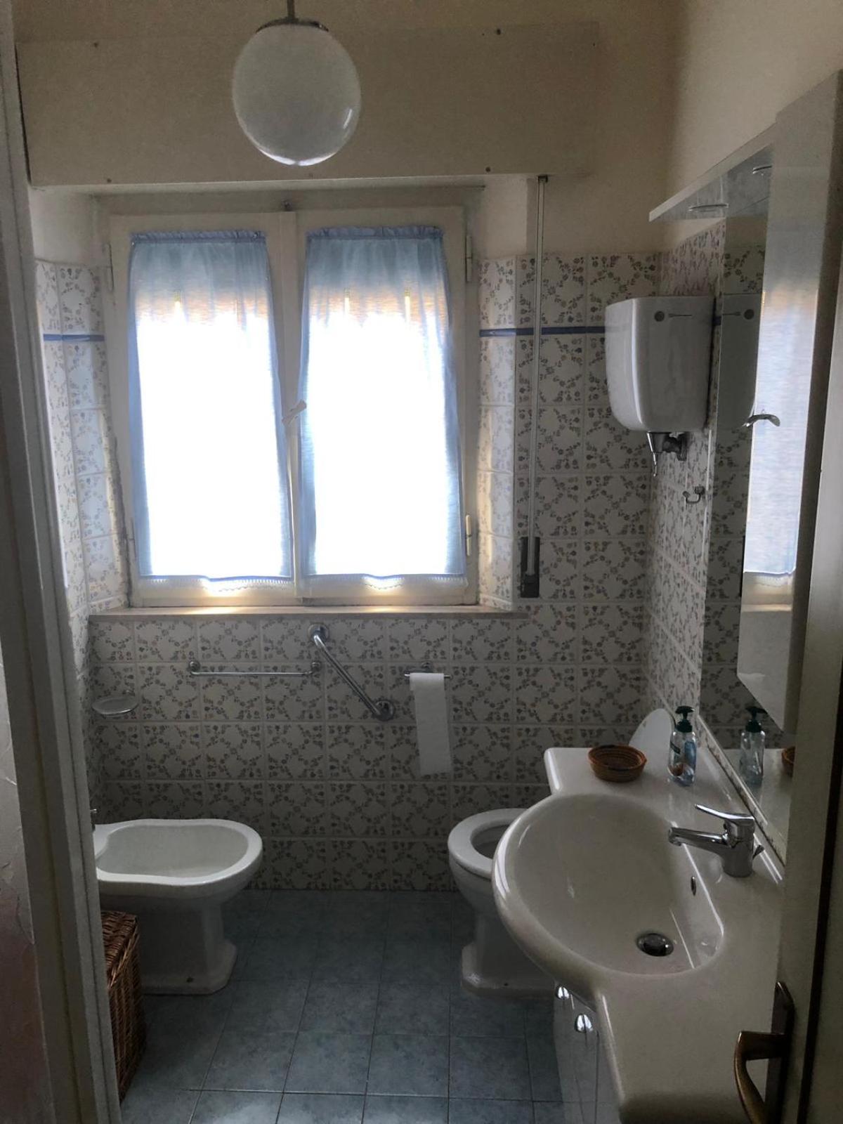 Standard Double Room - Photo 11