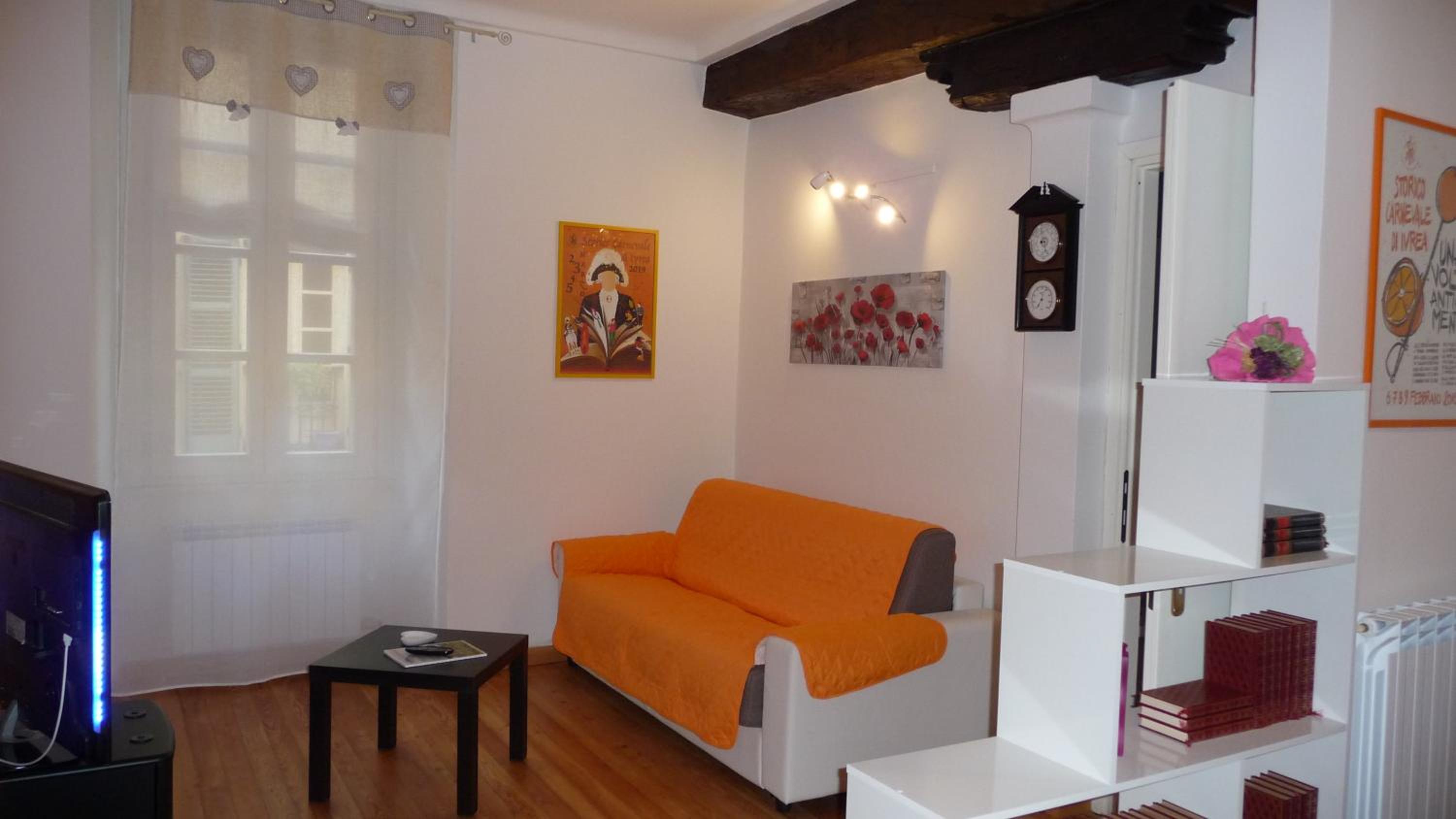 One-Bedroom Apartment - Photo 1
