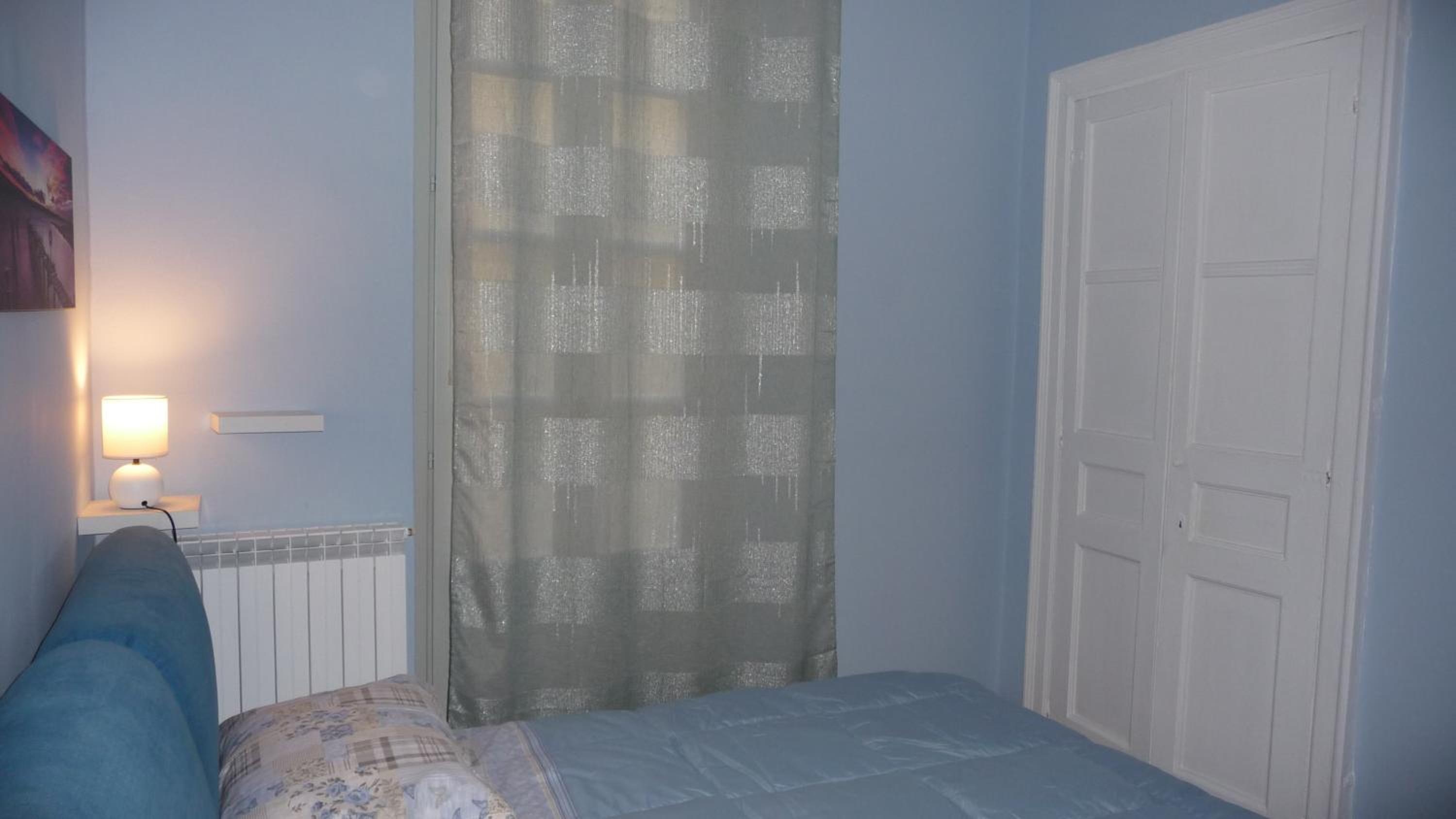 One-Bedroom Apartment - Photo 2