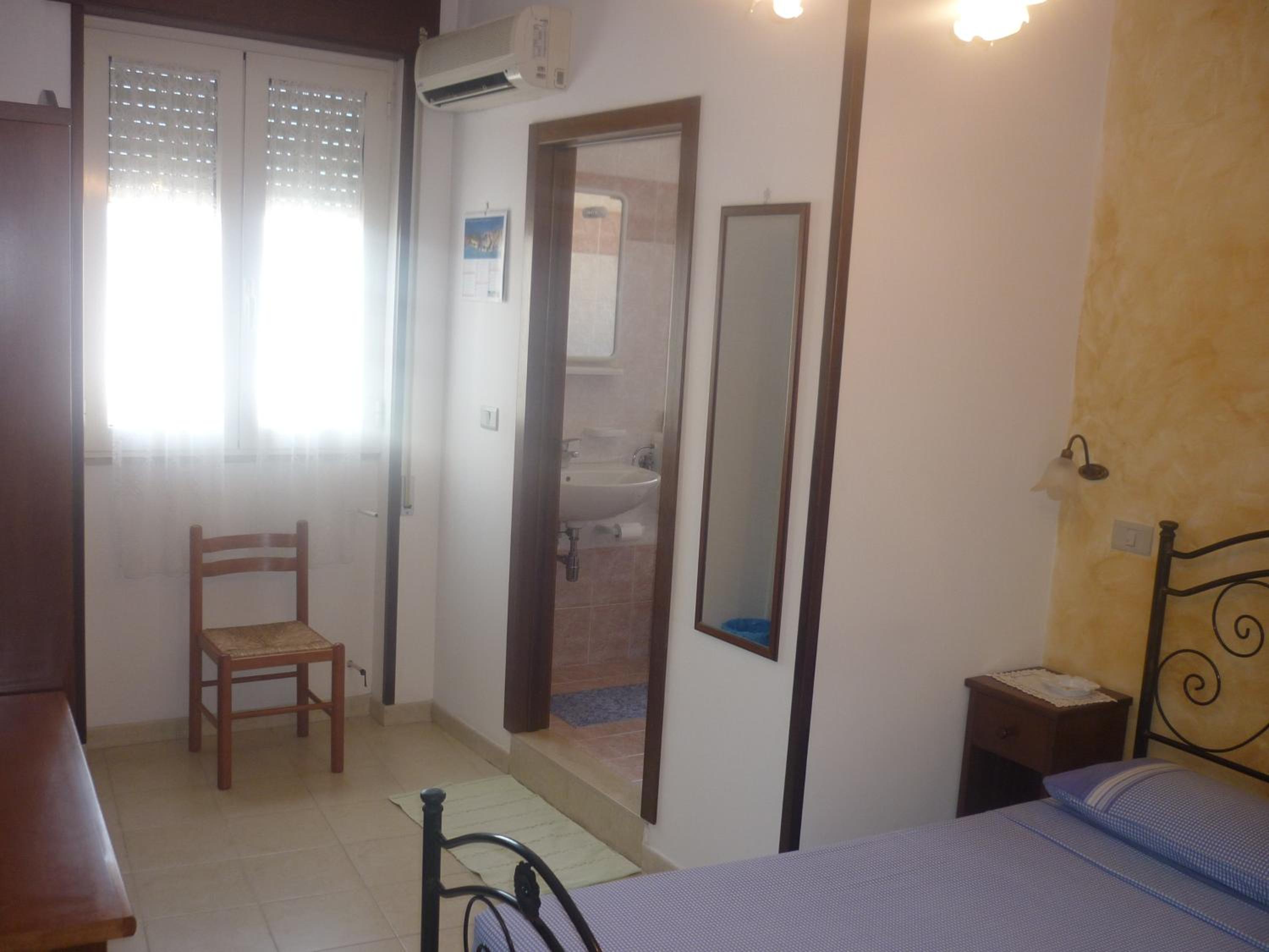 Double Room - Photo 6