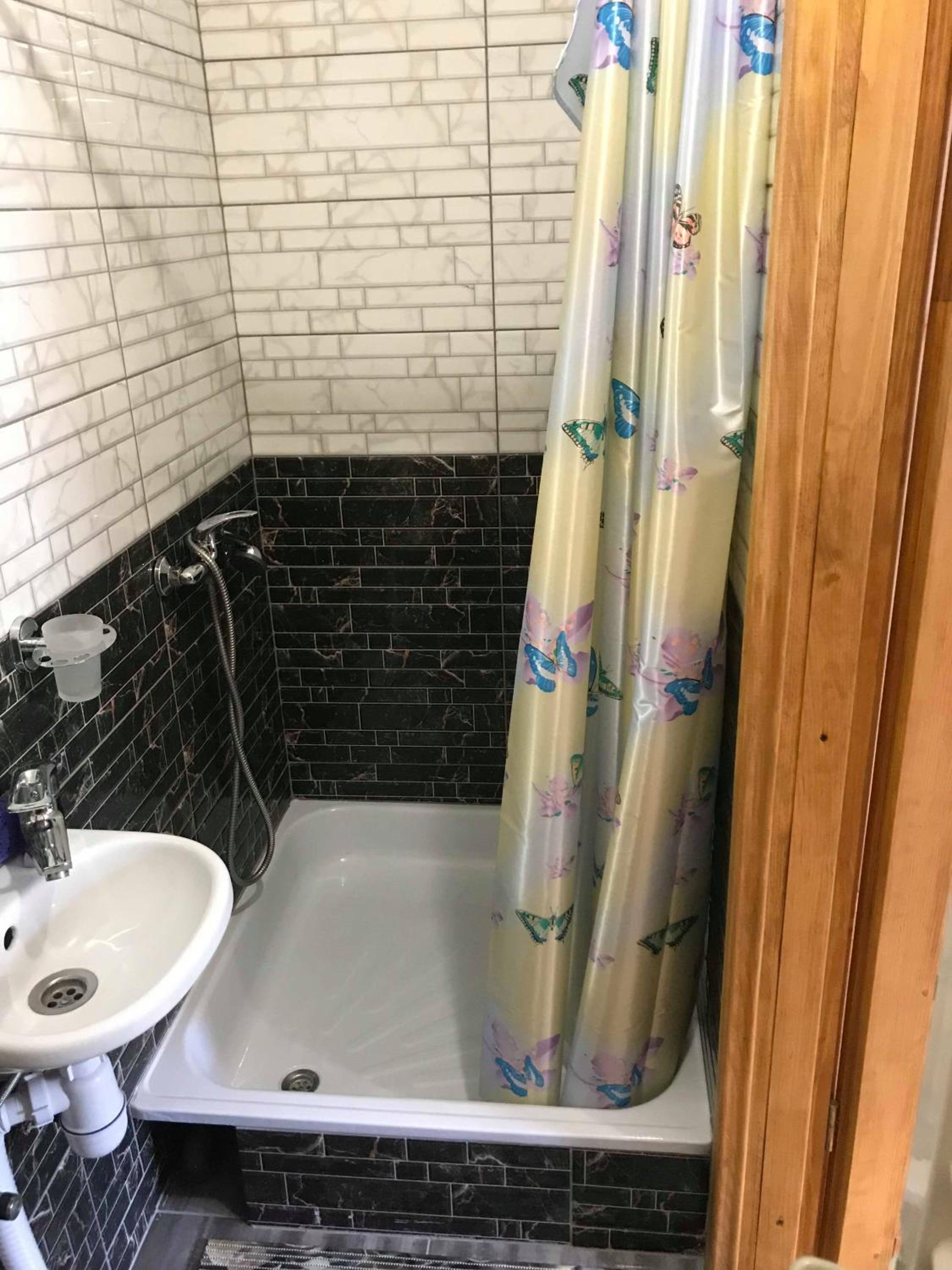 Twin Room with Bath photo 3