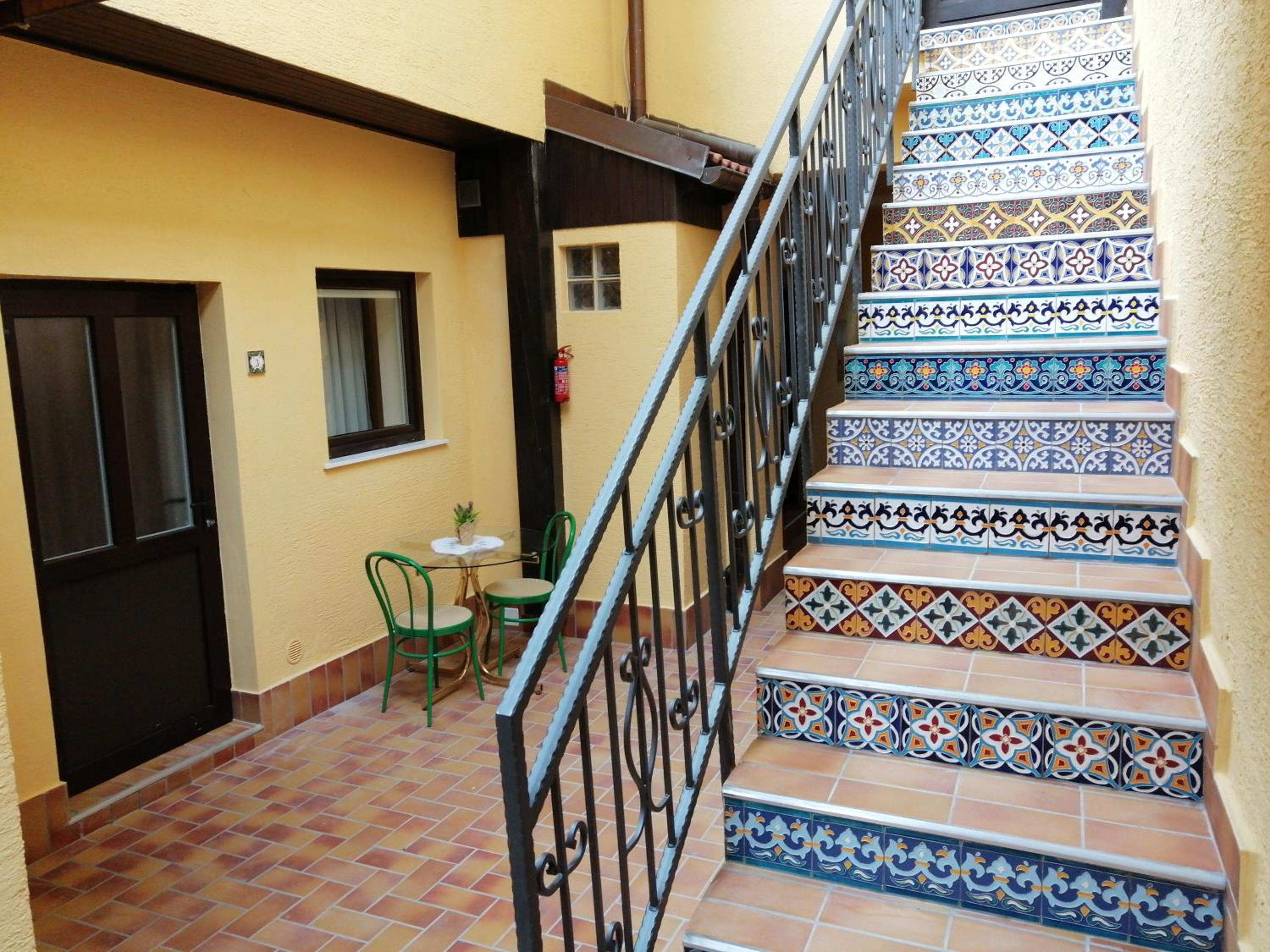 Double Room with Private Bathroom - Photo 6