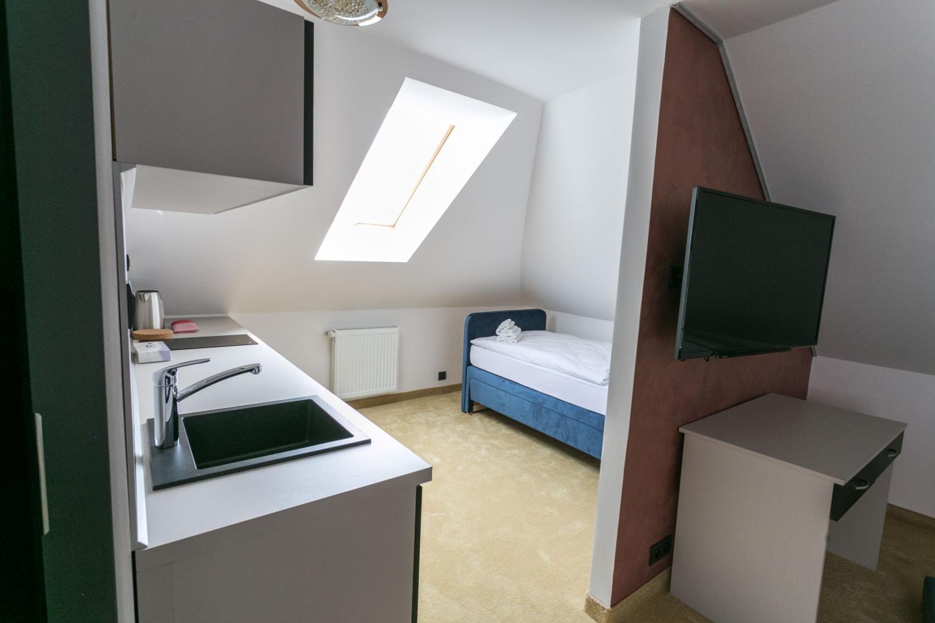 Studio Apartment - Photo 4