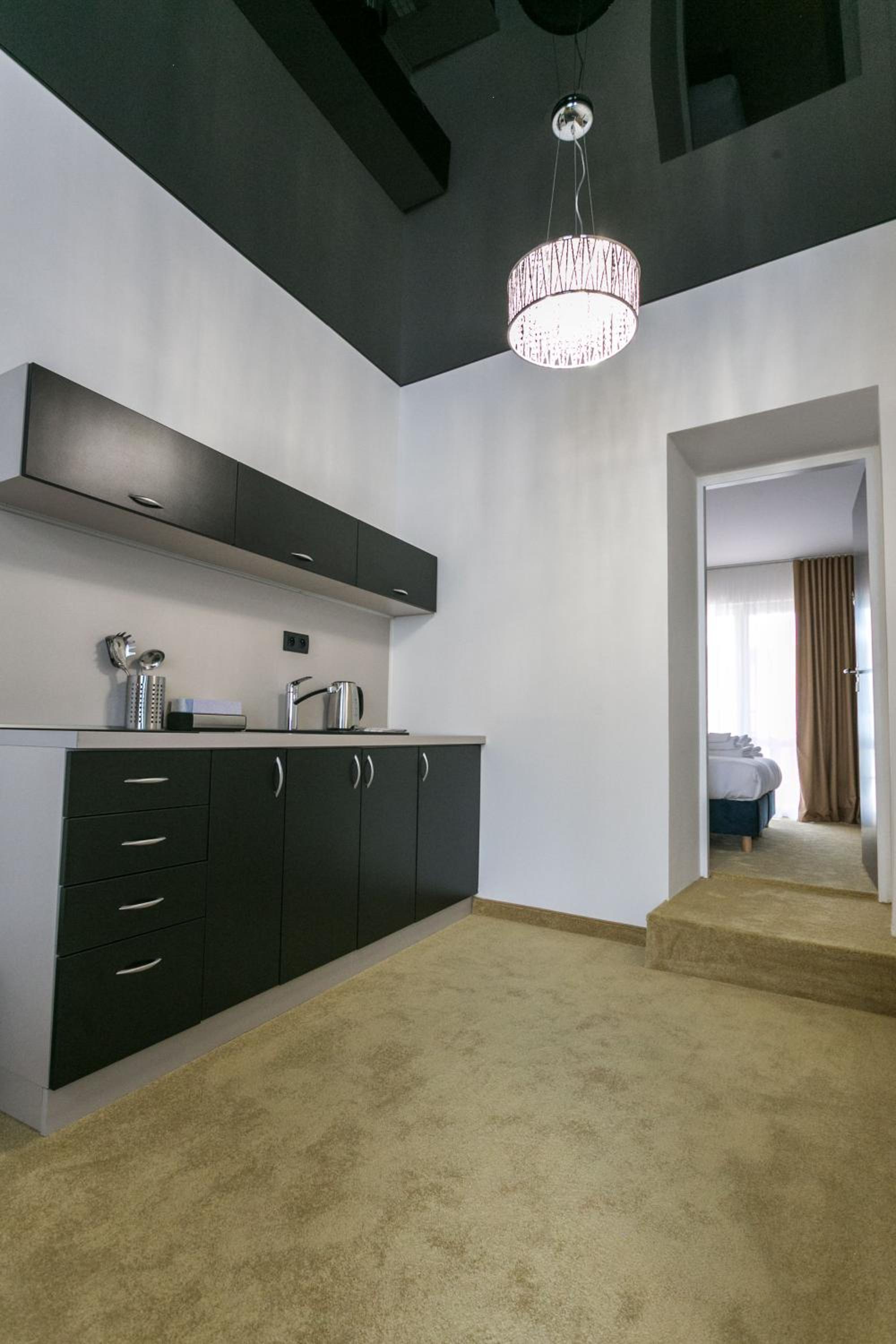 One-Bedroom Apartment - Photo 28