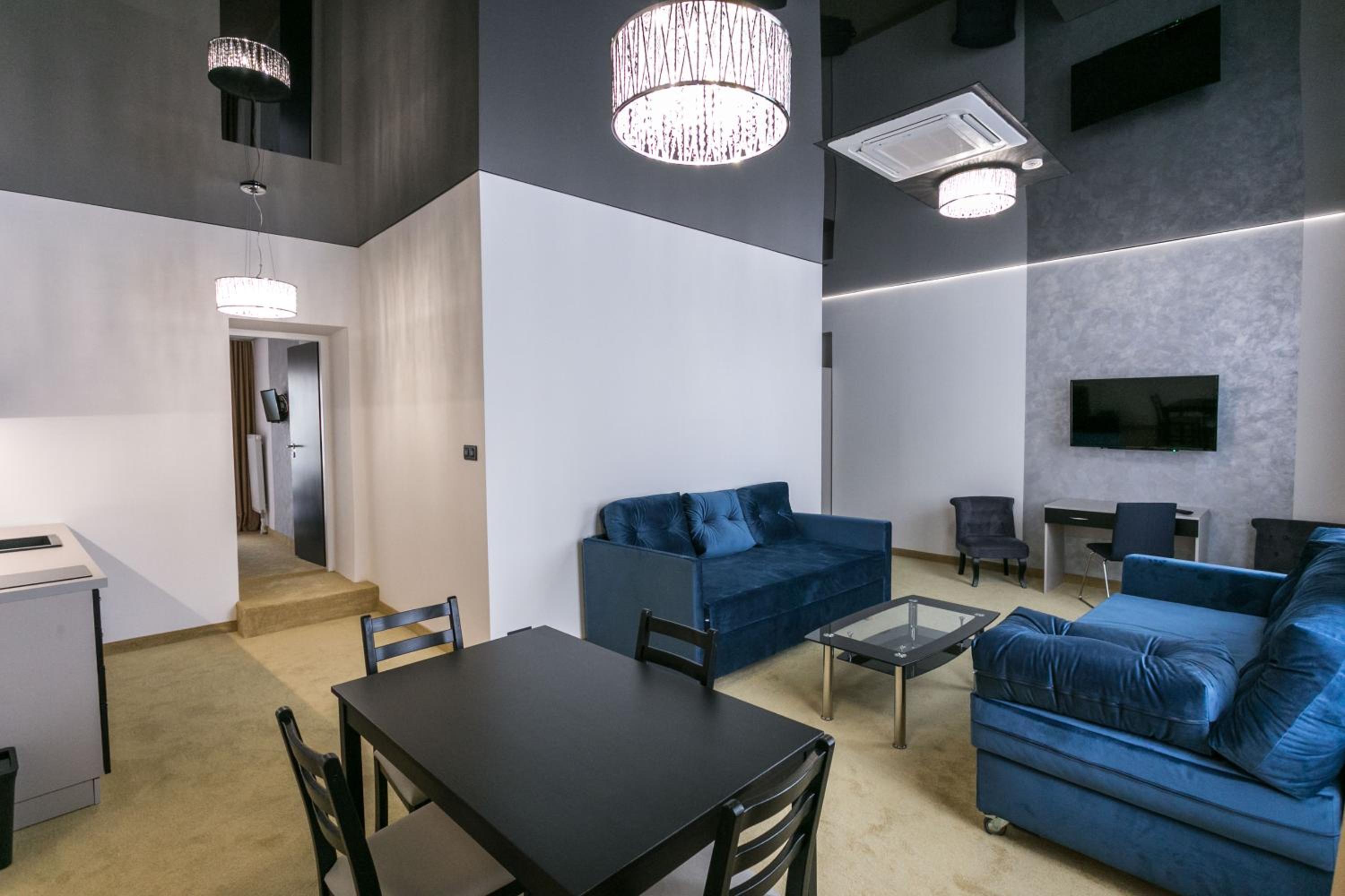 One-Bedroom Apartment - Photo 32