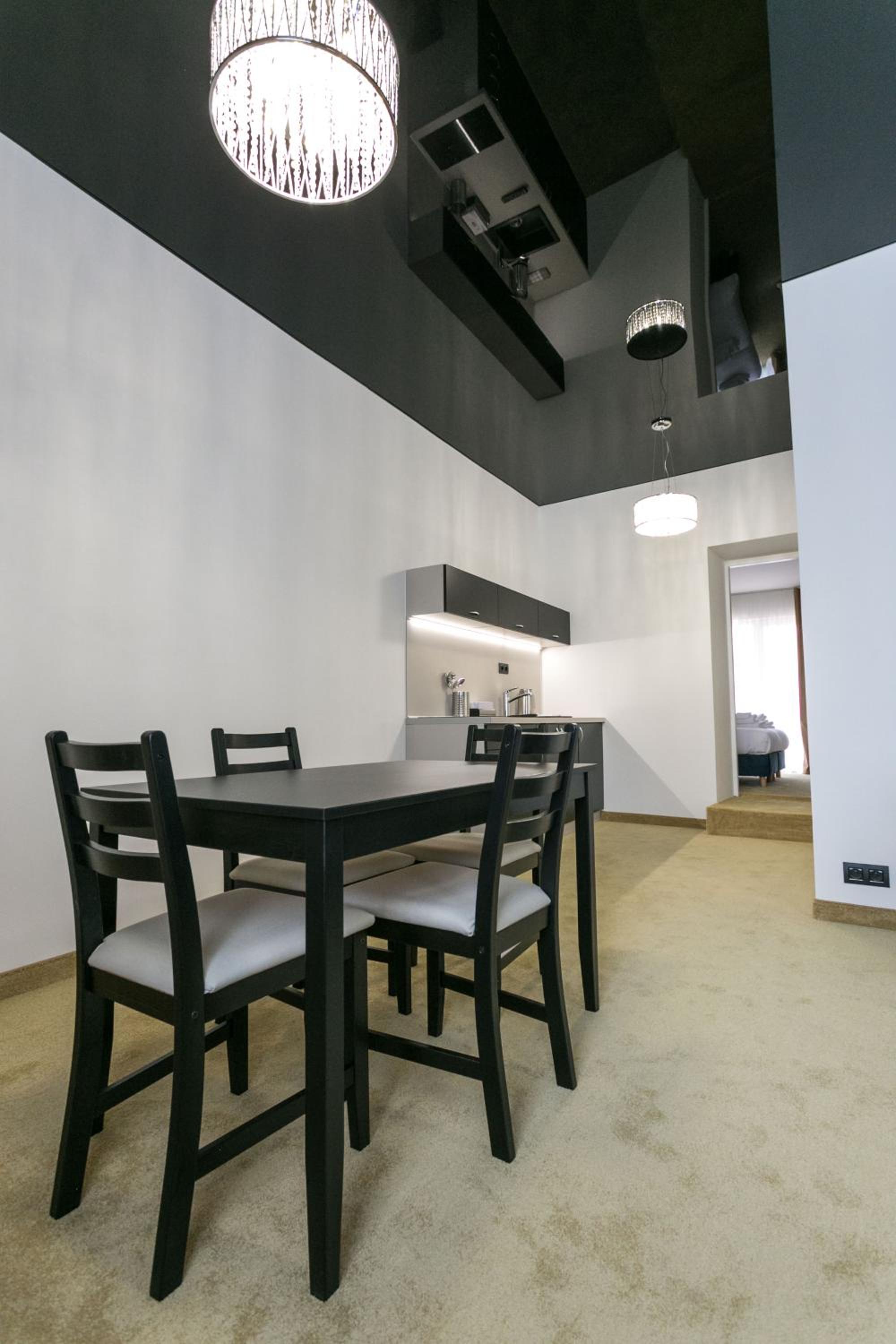One-Bedroom Apartment - Photo 37