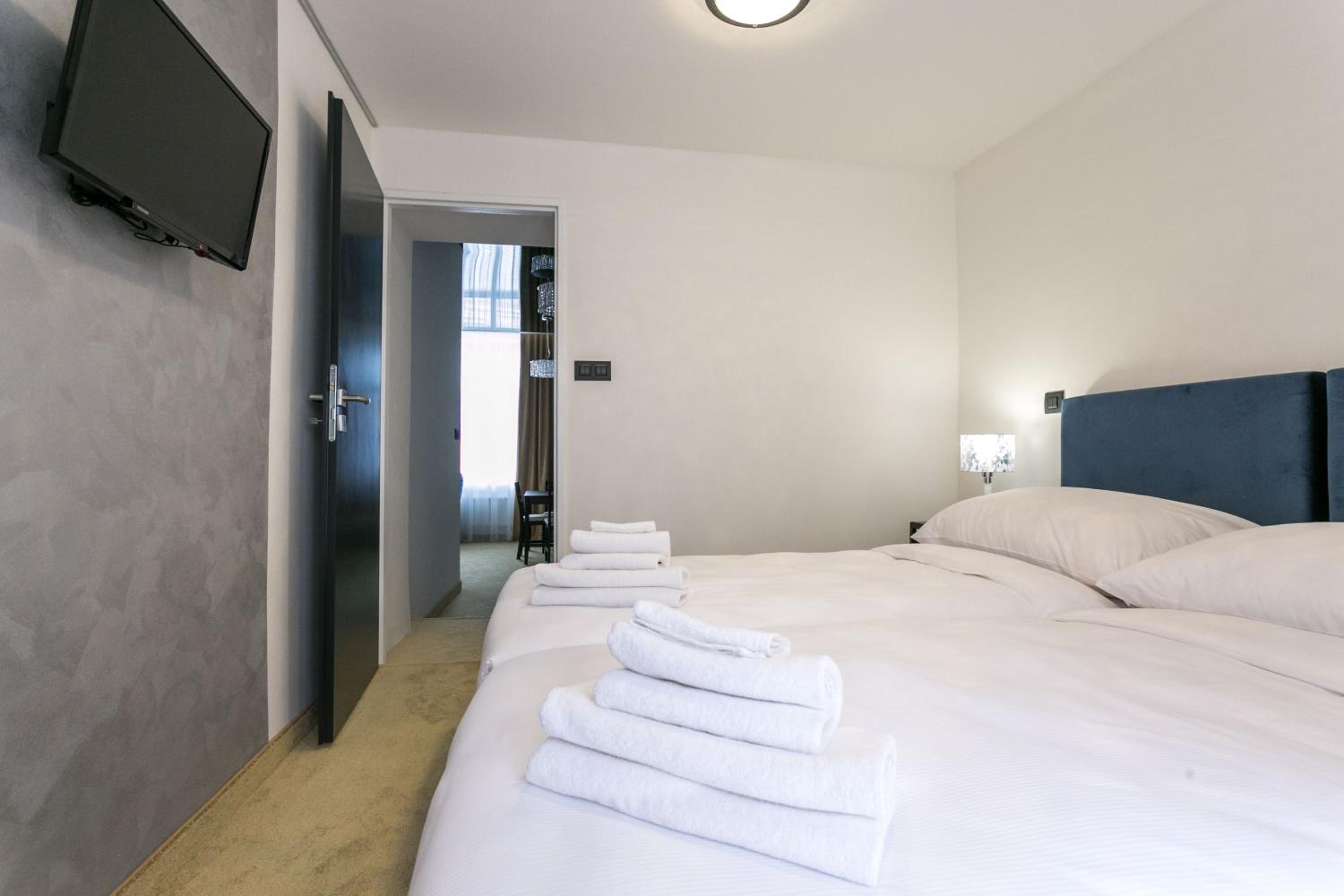 One-Bedroom Apartment - Photo 39