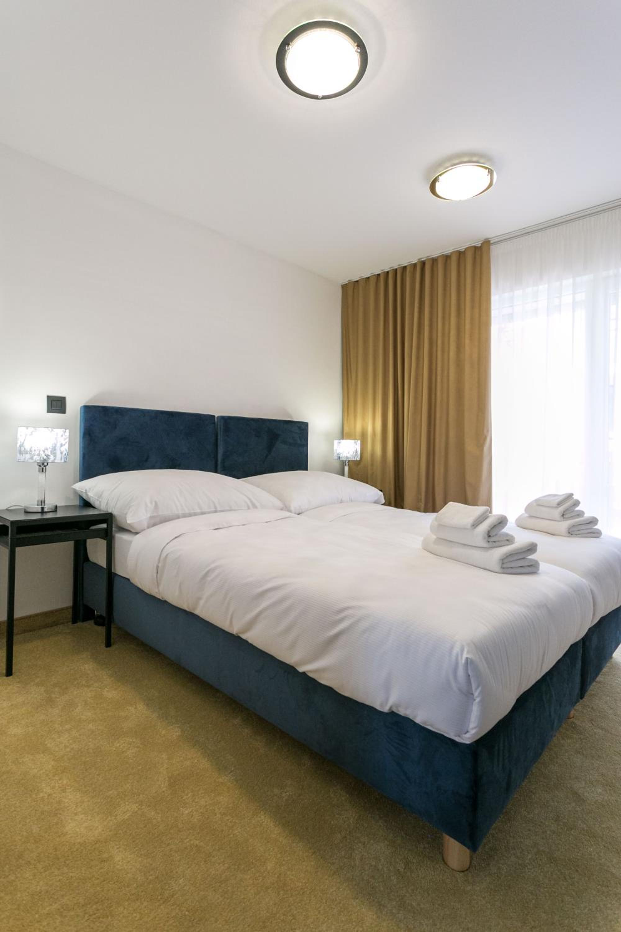 One-Bedroom Apartment - Photo 1