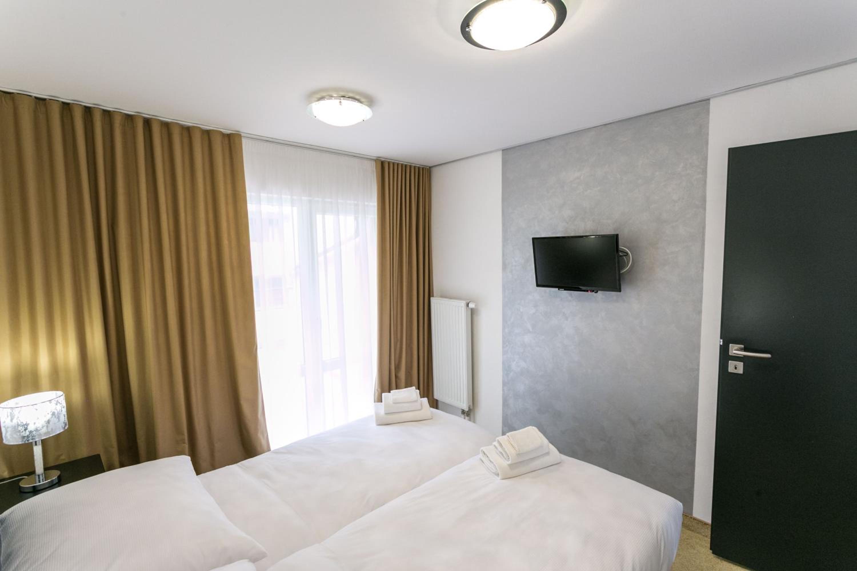 One-Bedroom Apartment - Photo 9