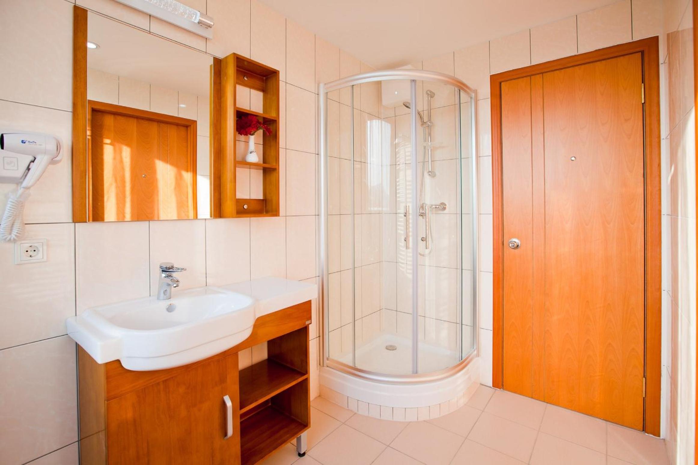 Budget Double Room - Photo 2