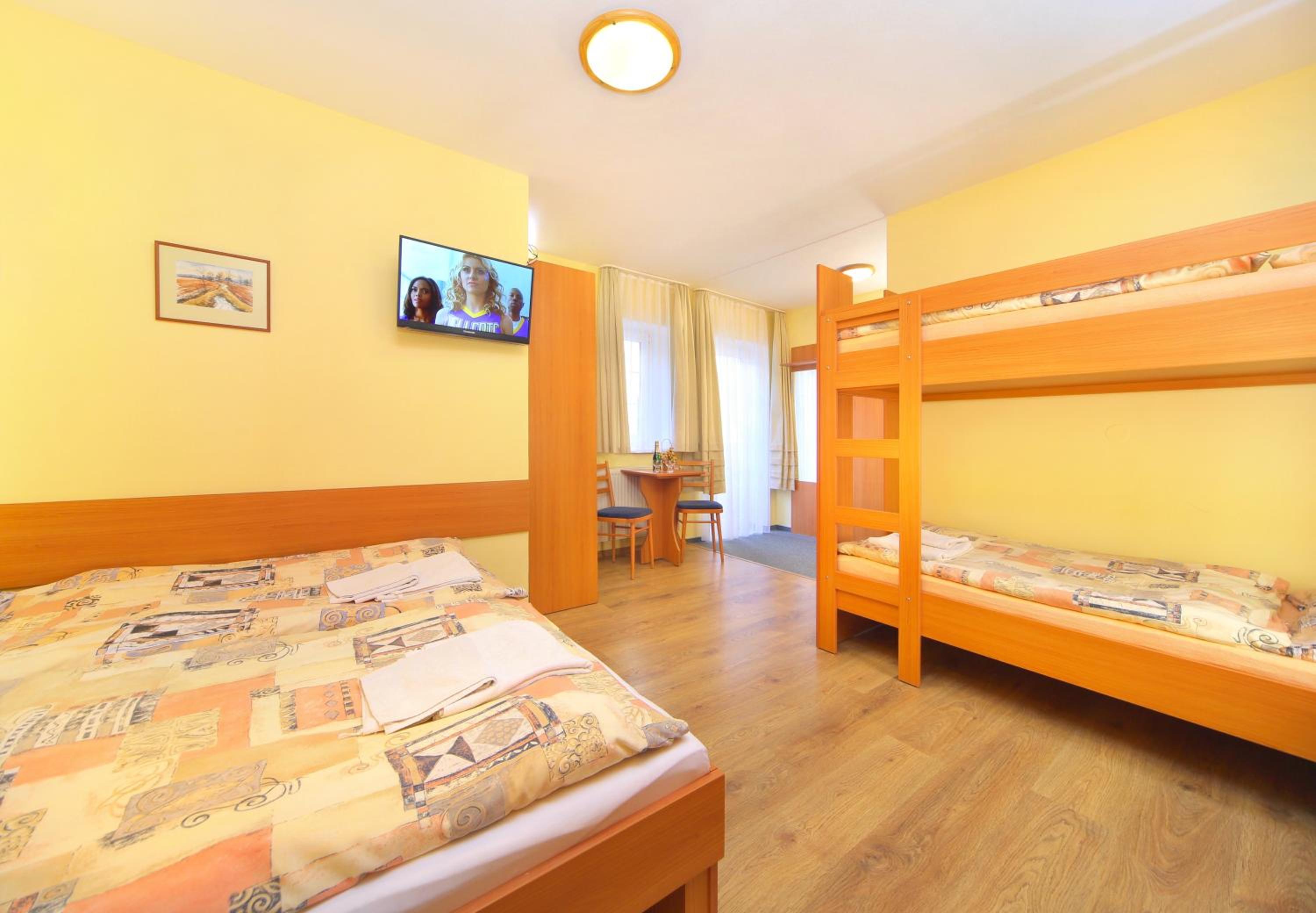 Family Room (2 Adults + 2 Children) photo 1