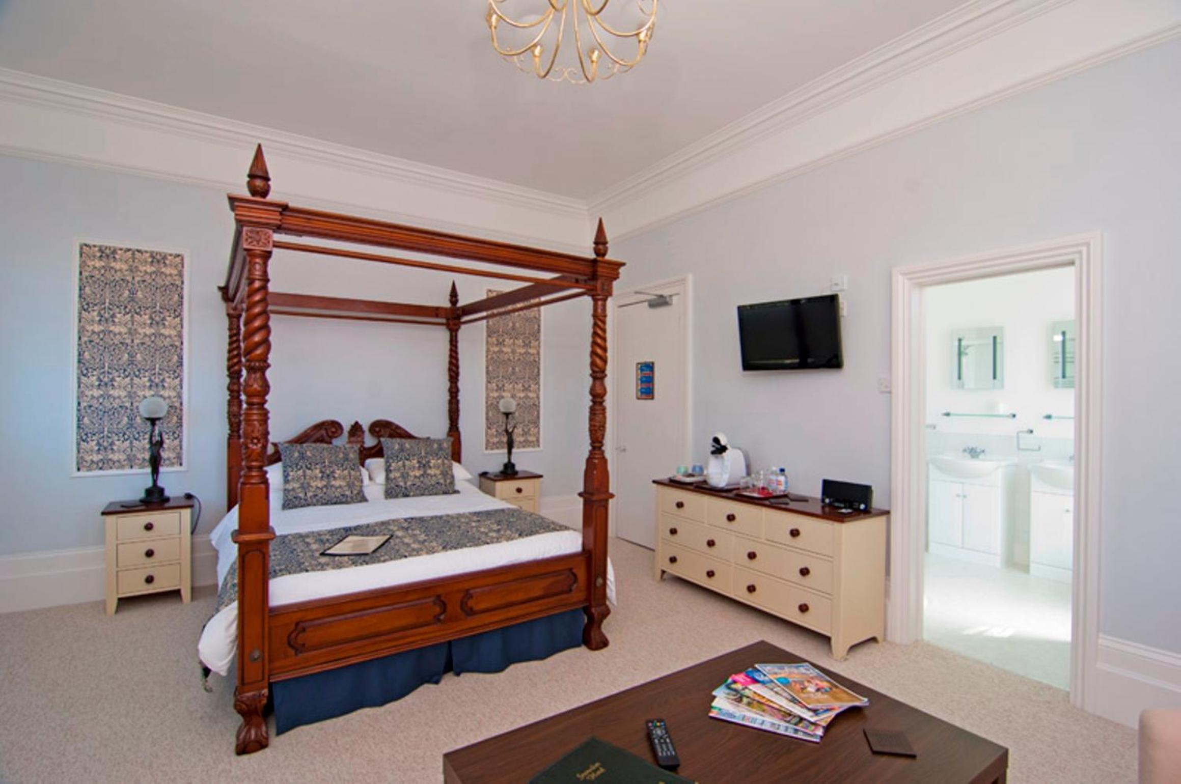 Superior Four Poster Room photo 2
