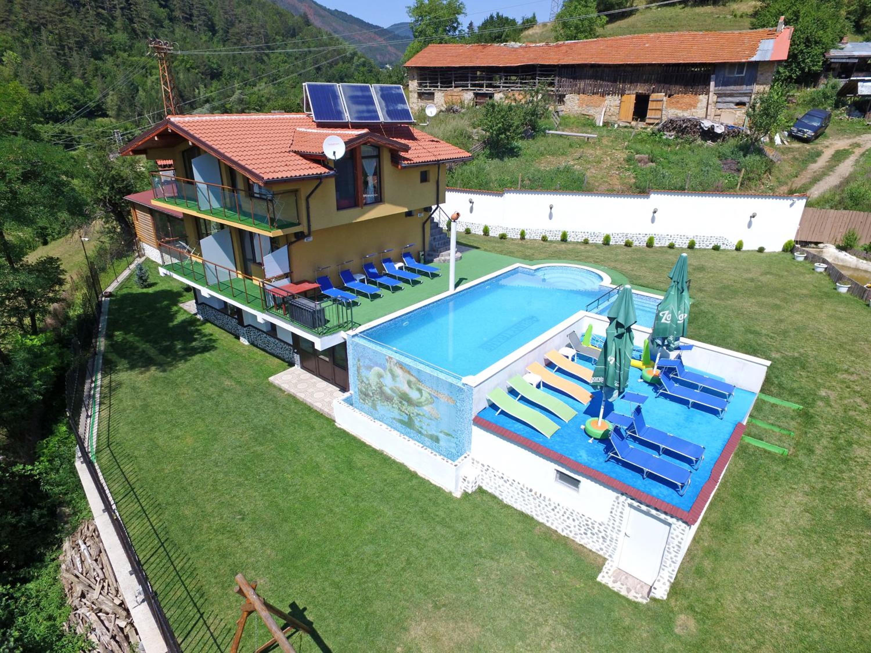 Villa photo 2