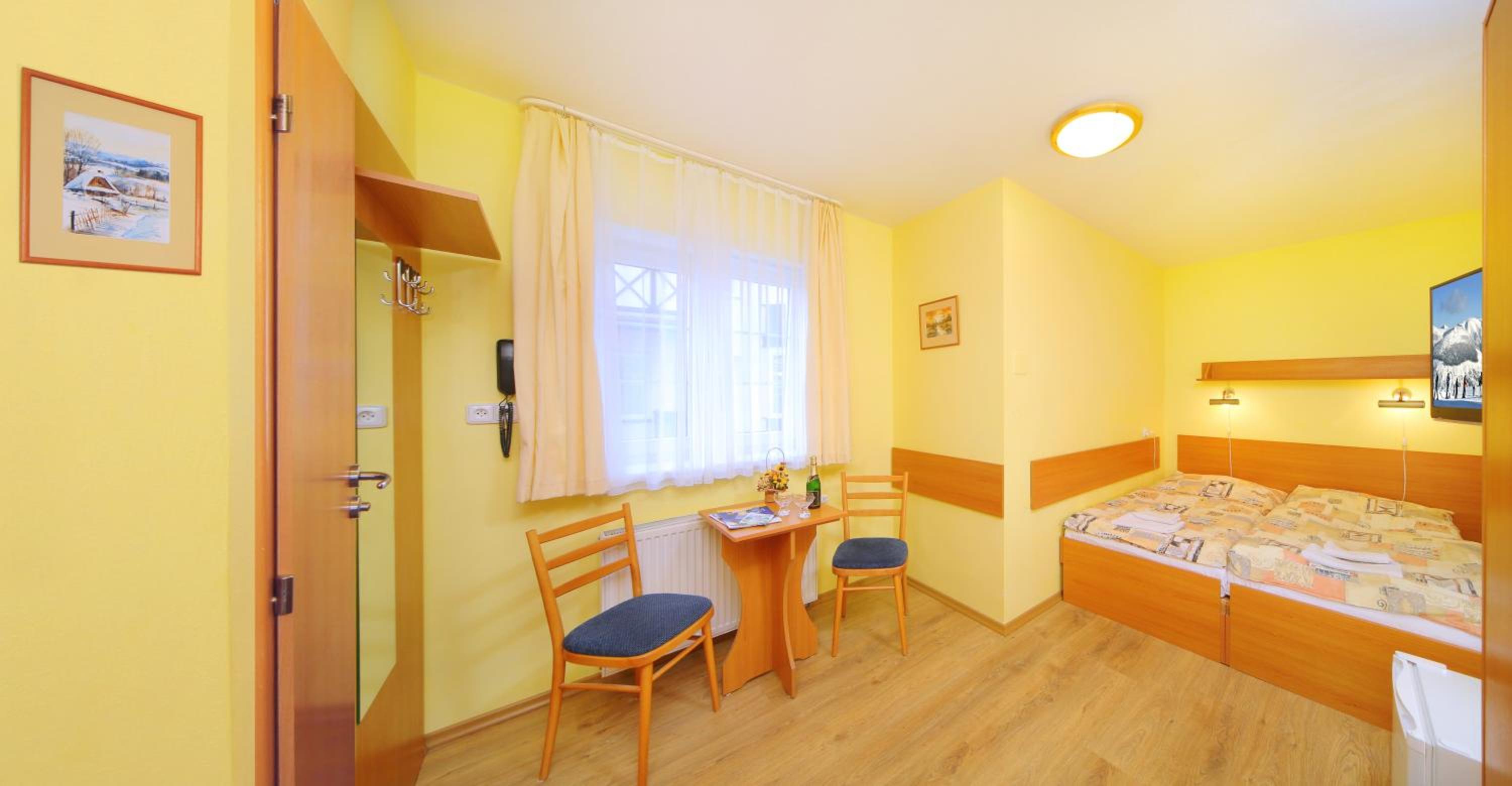 Economy Double Room photo 2