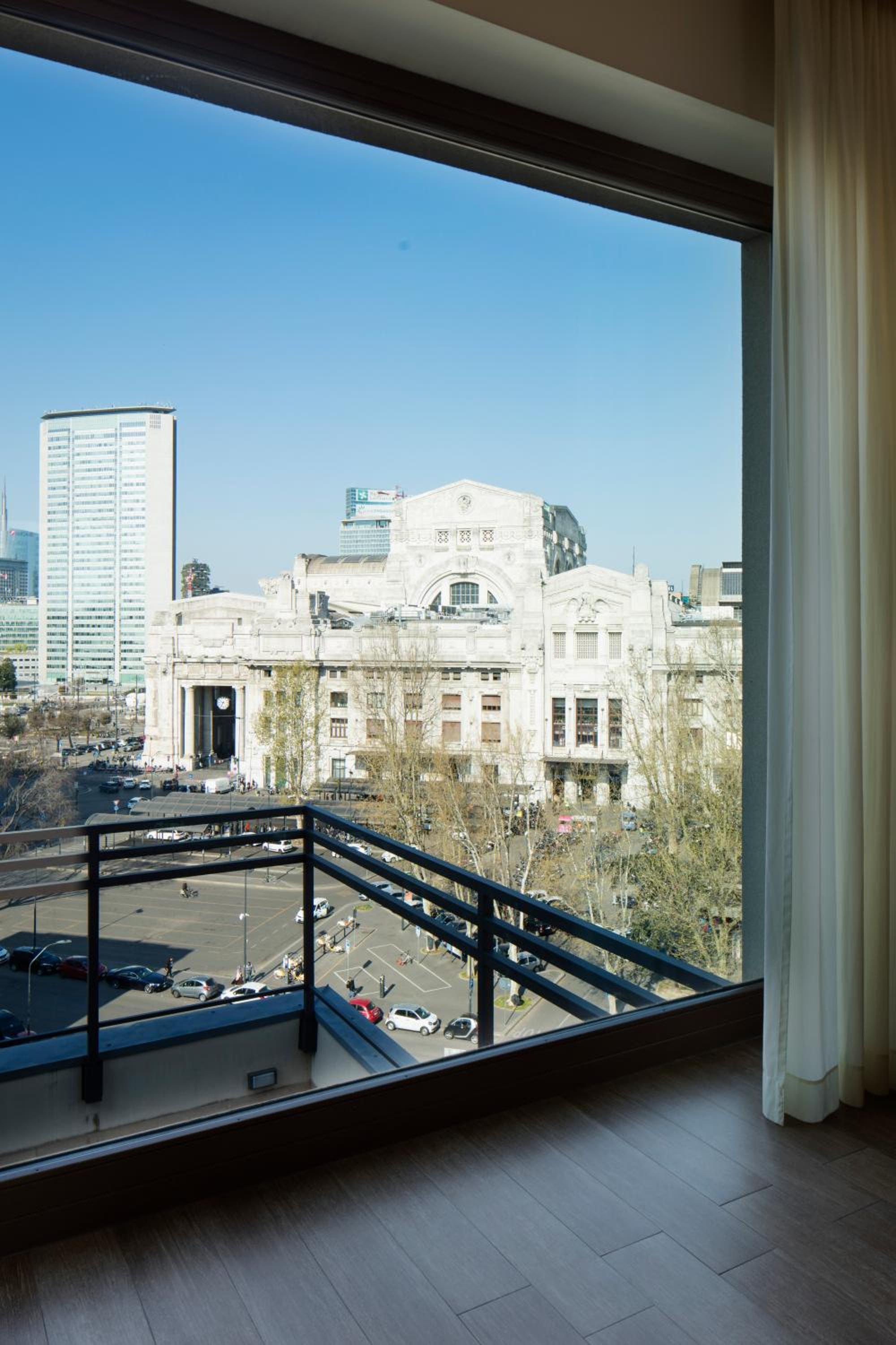 Junior Suite with View thumbnail 6