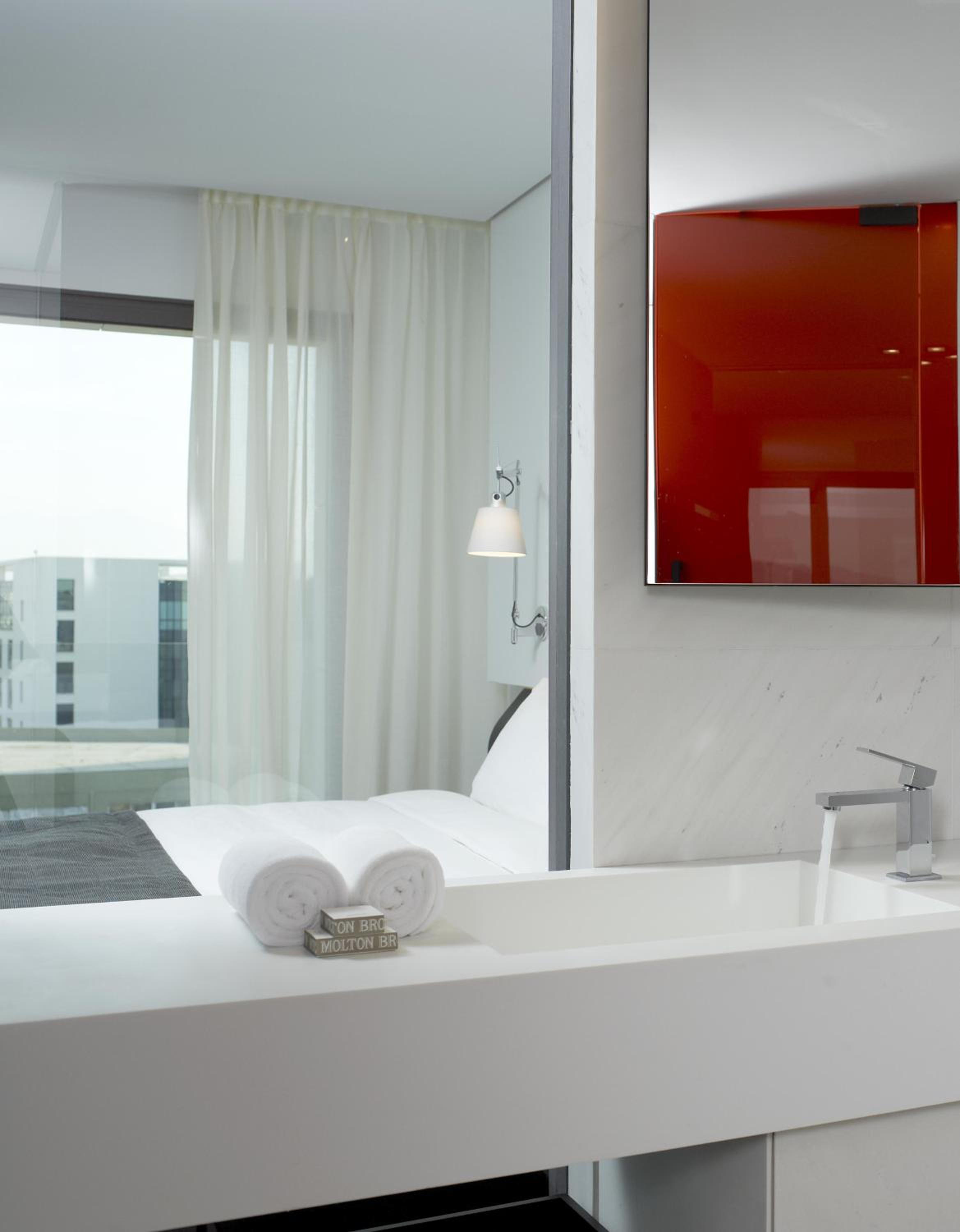 Superior Double Room with Port View - Photo 3