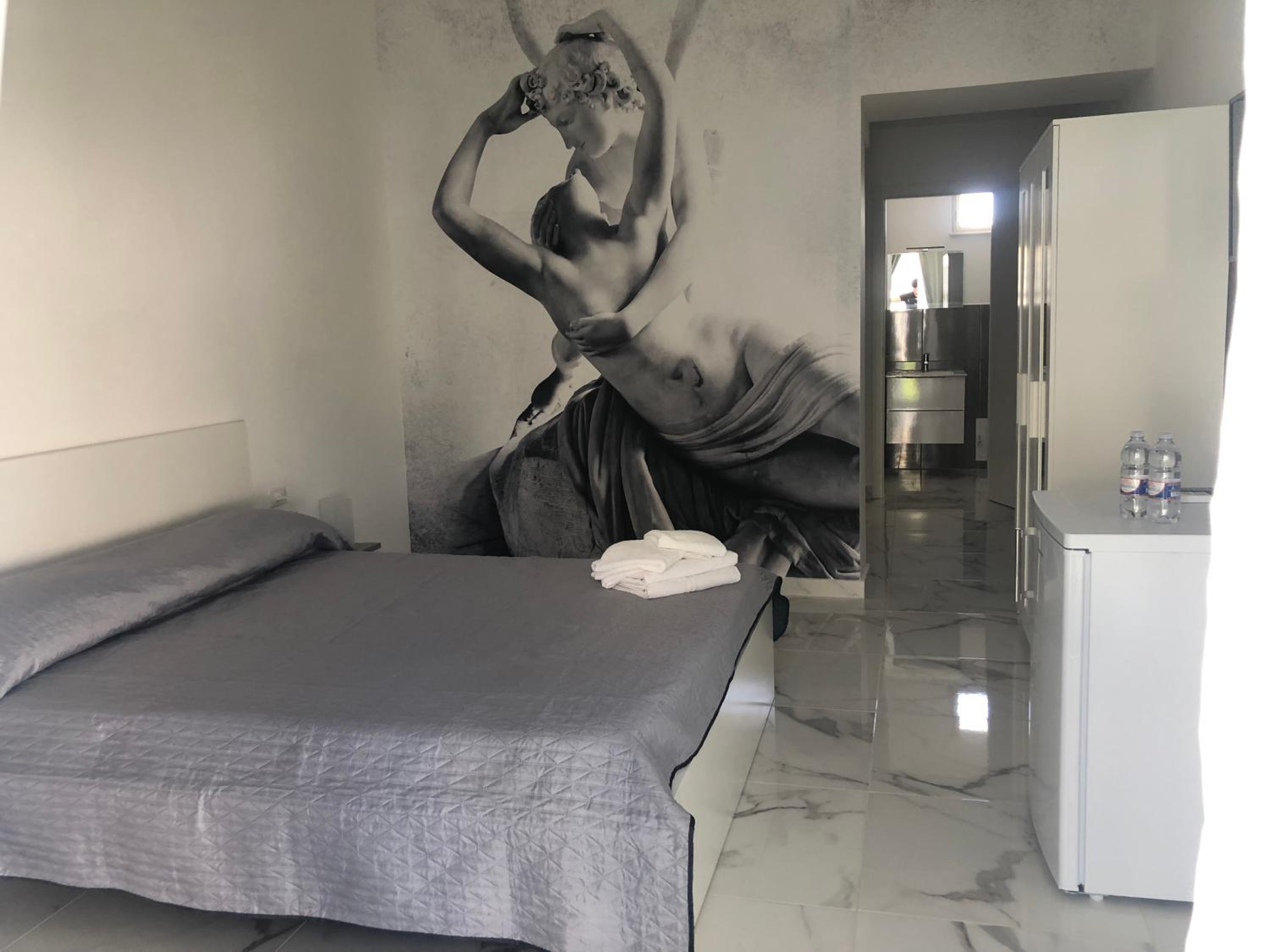 Deluxe King Room - Photo 5