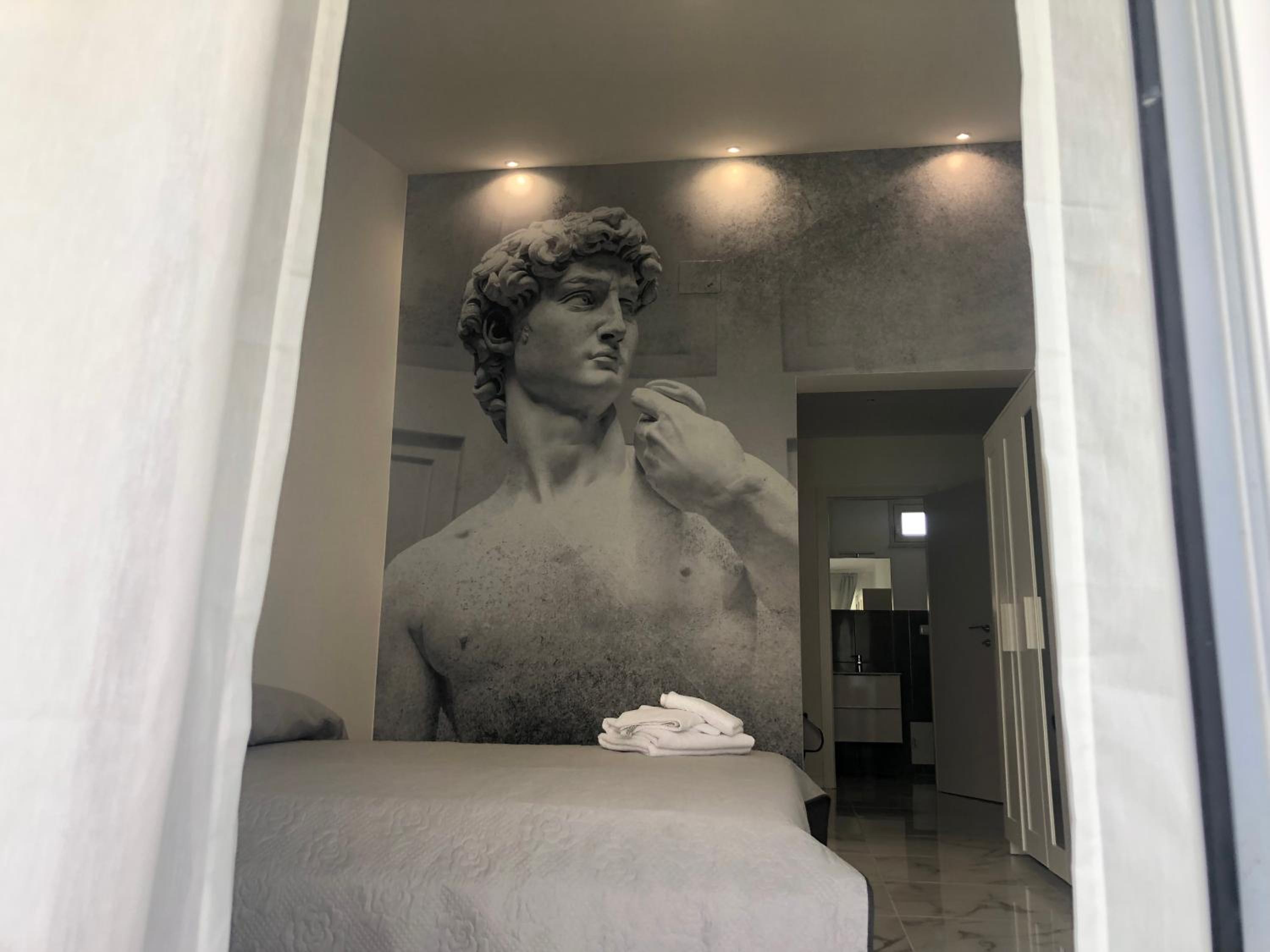 Deluxe King Room - Photo 4