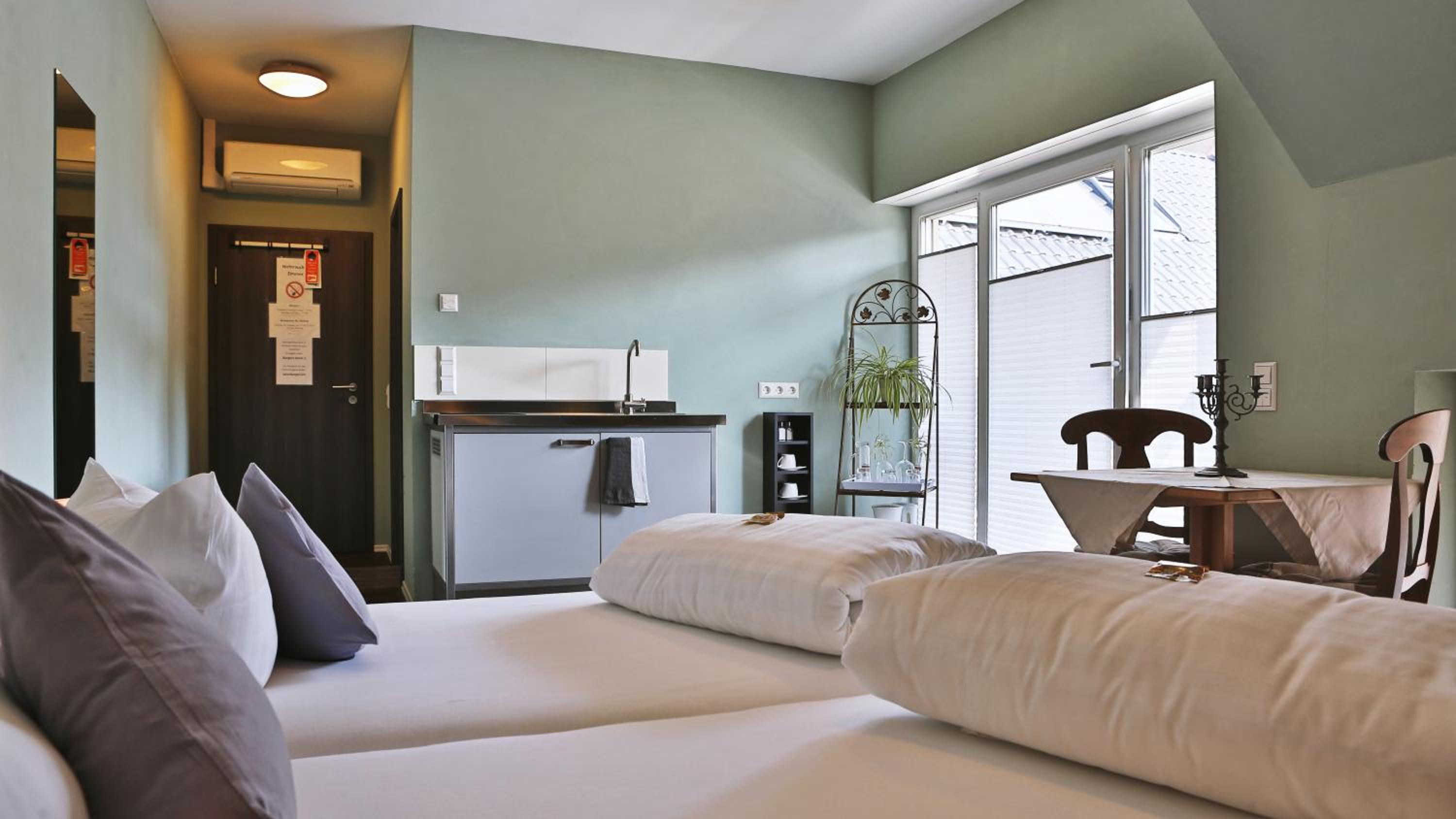 Deluxe Double Room - Photo 9